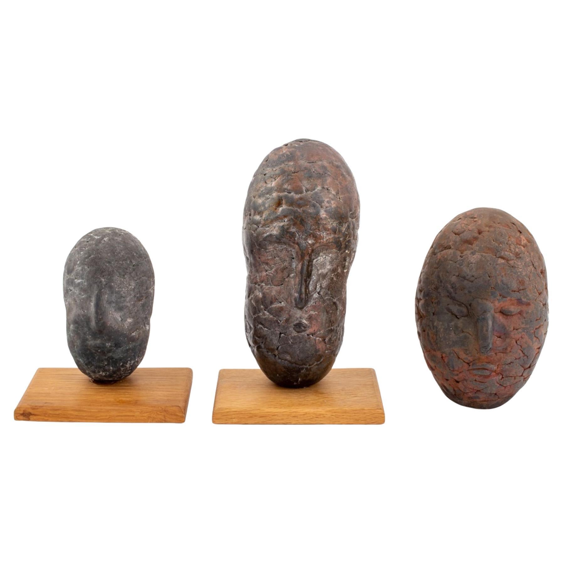 Sculptures de bustes en poterie d'art Louis Mendez, ensemble de trois pièces