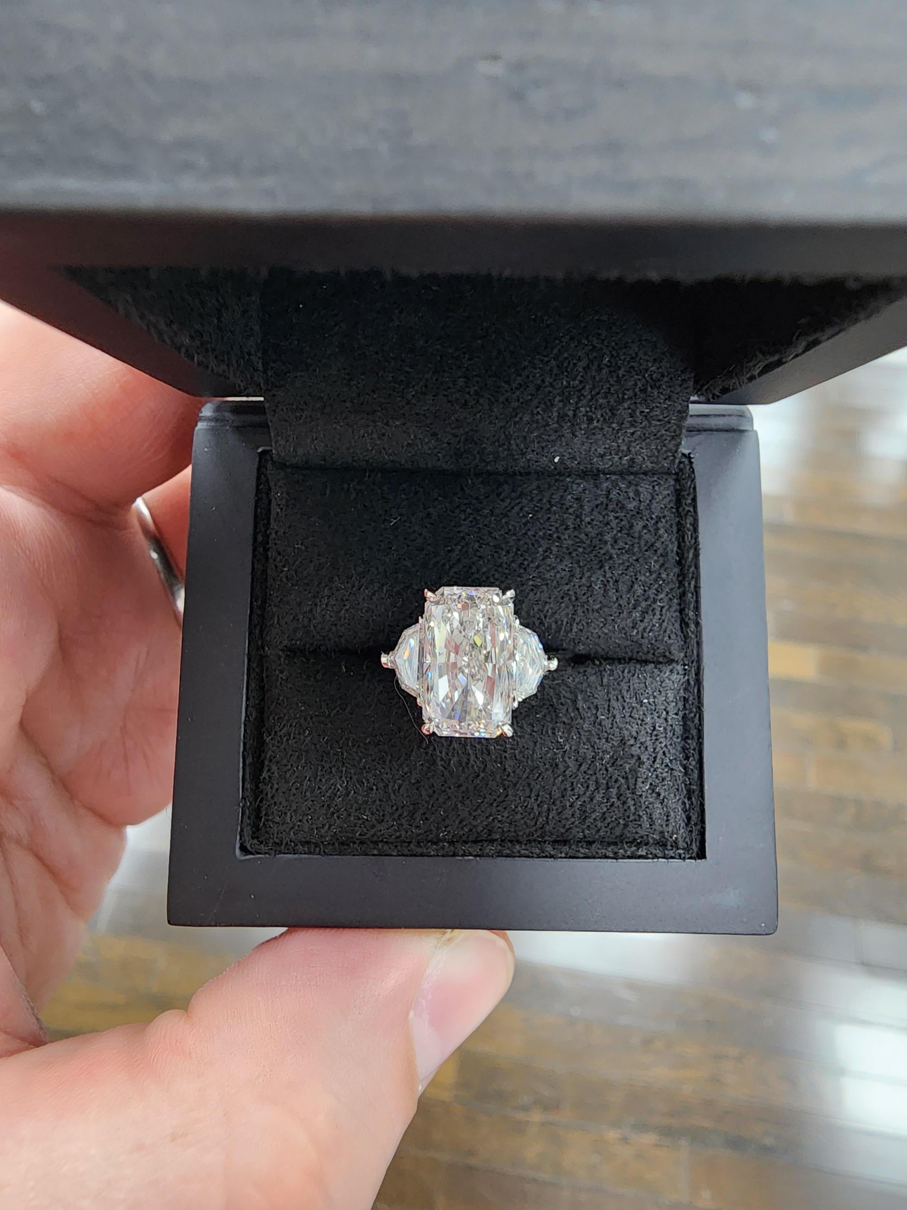 Louis Newman & Co 4,52 Karat GIA-zertifizierter Diamantring mit drei Steinen im Strahlenschliff im Angebot 5
