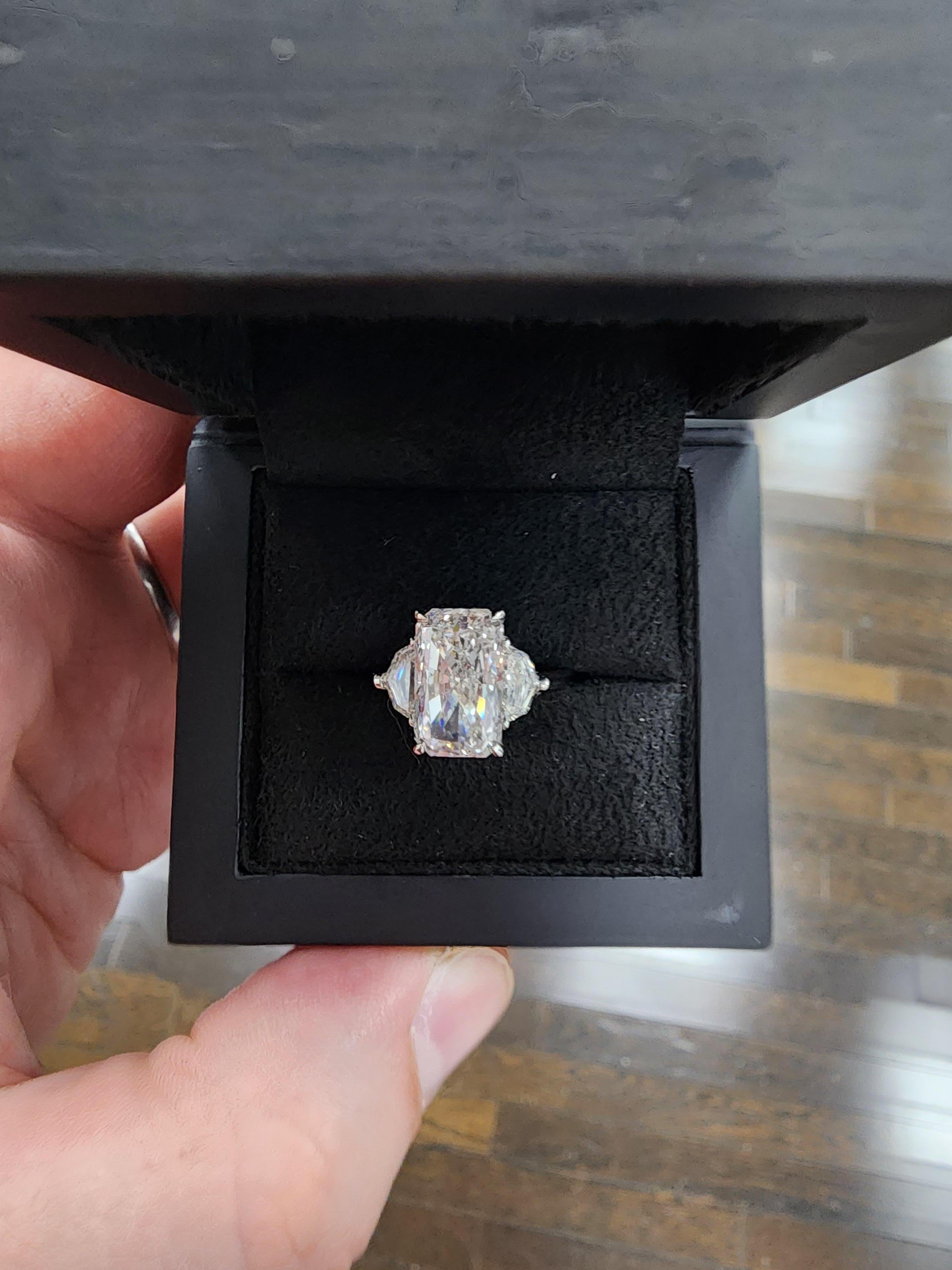 Louis Newman & Co 4,52 Karat GIA-zertifizierter Diamantring mit drei Steinen im Strahlenschliff im Angebot 4