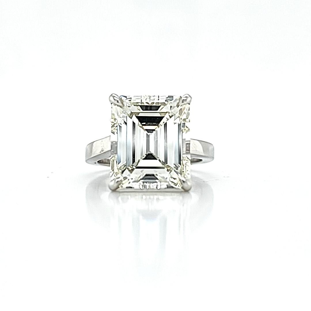 Taille émeraude Solitaire Louis Newman & Co en diamant taille émeraude certifié GIA de 7,95 carats  Bague en vente