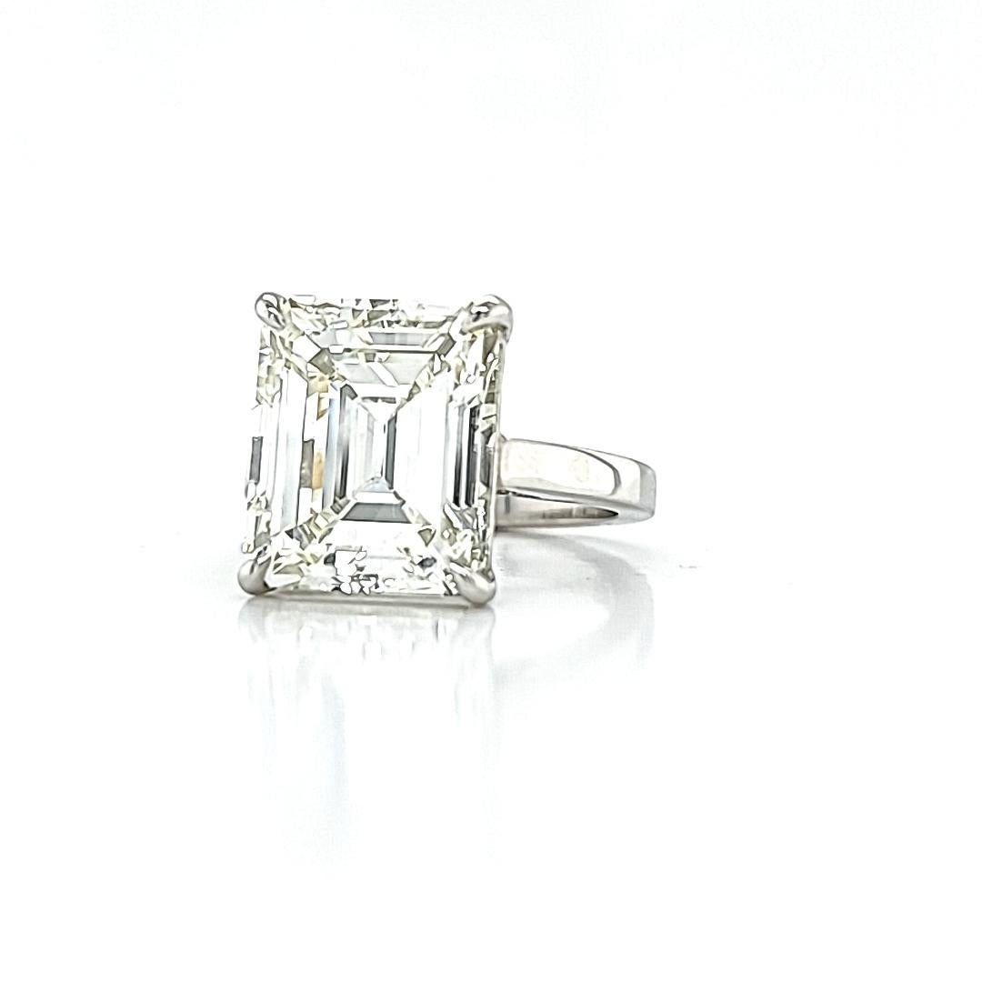 Louis Newman &amp; Co Solitär mit 7,95 Karat Diamant im Smaragdschliff, GIA-zertifiziert  Ring im Angebot 1