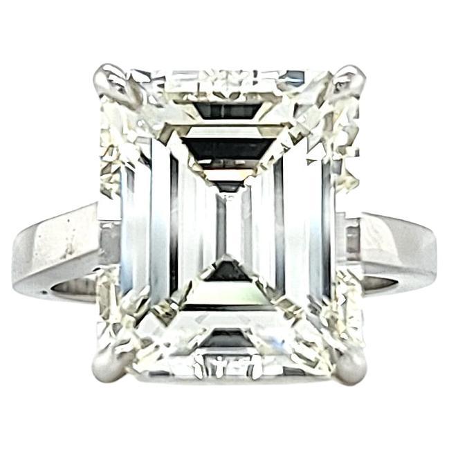 Solitaire Louis Newman & Co en diamant taille émeraude certifié GIA de 7,95 carats  Bague en vente