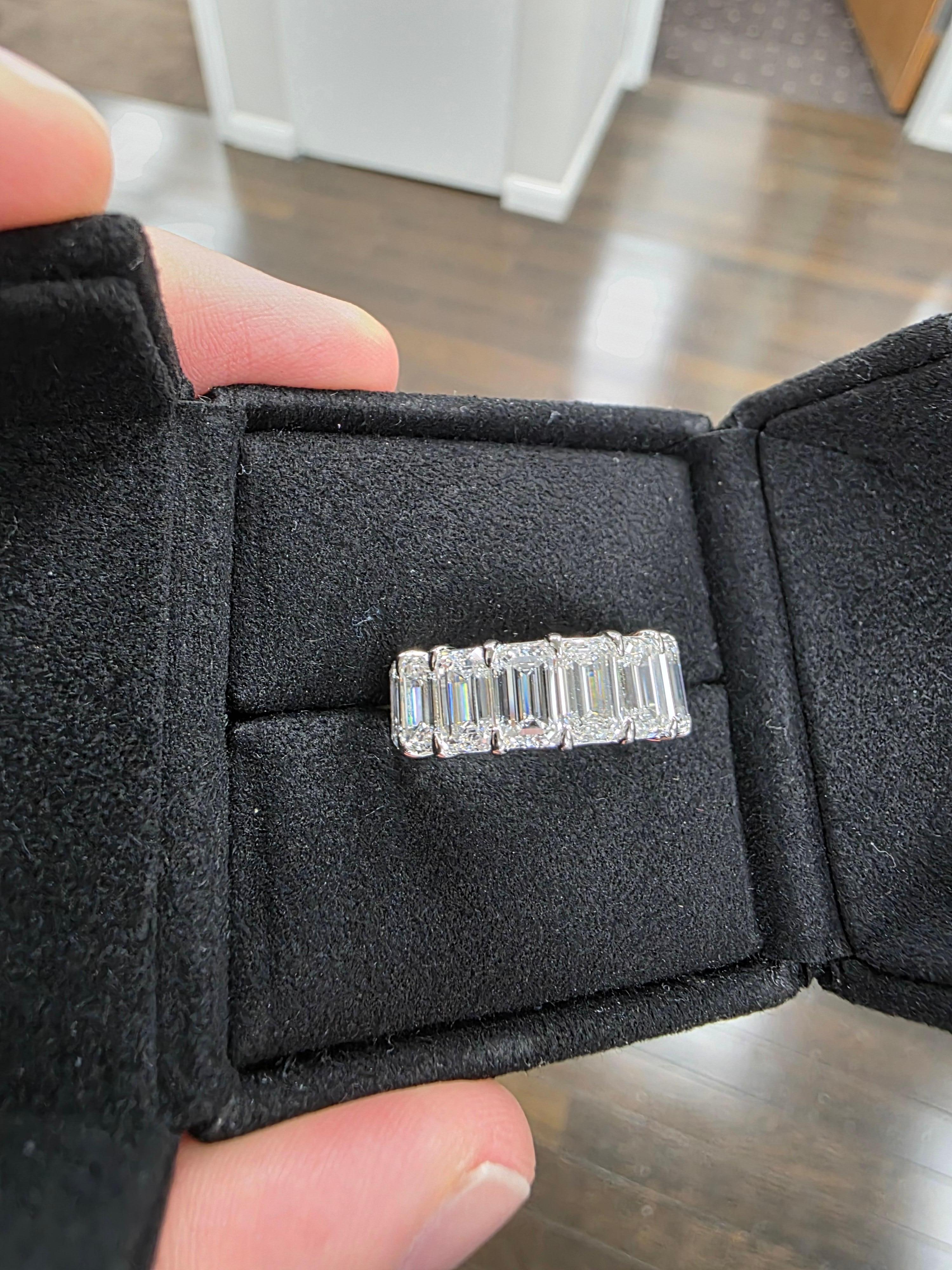 Women's or Men's Louis Newman & Co GIA Certified 15.25 Carats Elongated Emerald Cut Wedding Band For Sale