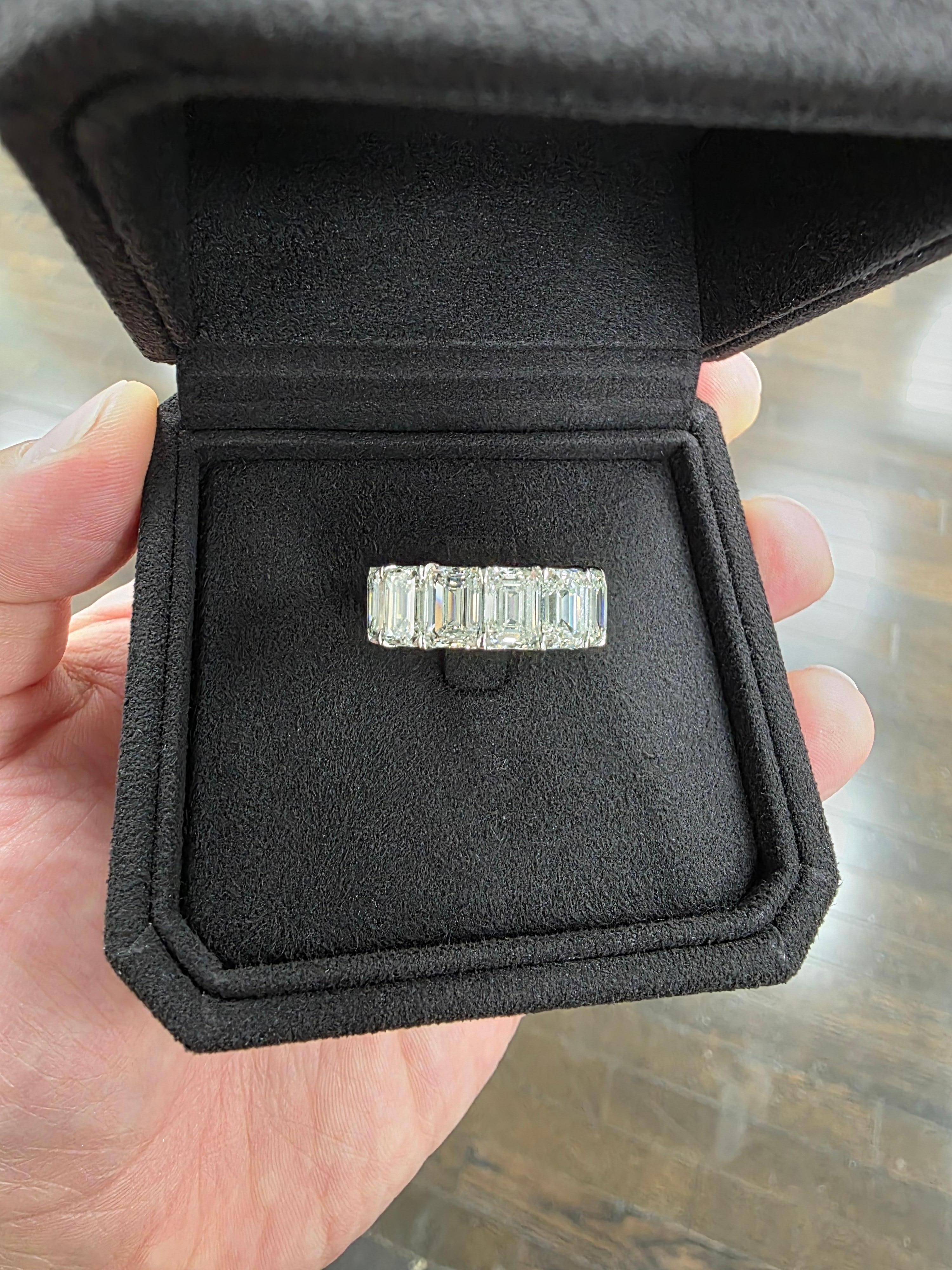 Femenino o masculino Louis Newman & Co Alianza de diamantes talla esmeralda certificada por GIA de 19,51 quilates en venta