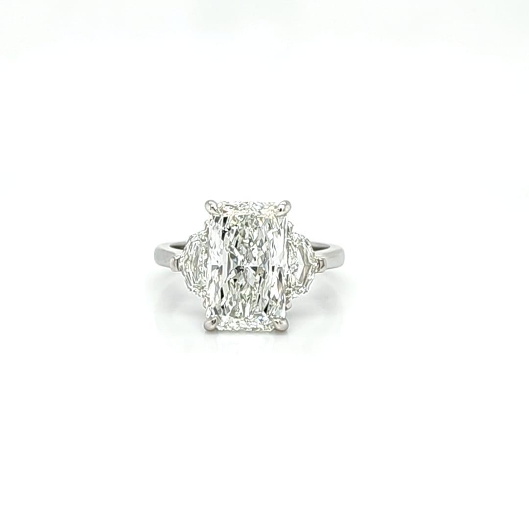 Louis Newman & Co GIA Certified 4.03 Carat Radiant Cut Diamond Three Stone Ring In New Condition For Sale In New York, NY