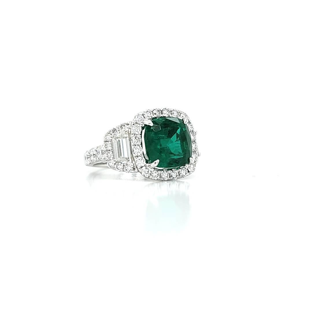 Louis Newman & Co GIA Certified 4.31 Carats Emerald and Diamond Ring In New Condition For Sale In New York, NY