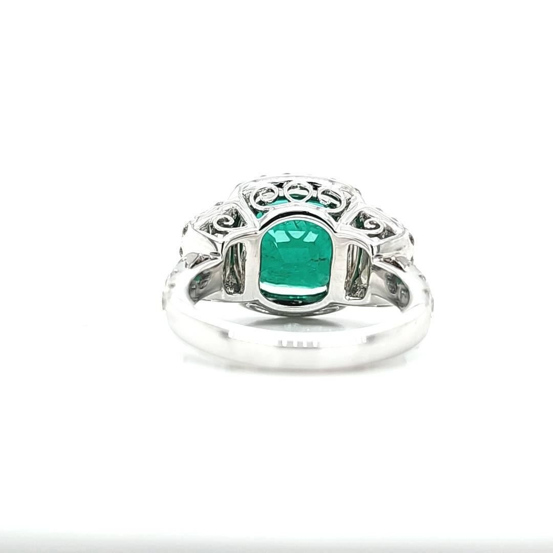 Louis Newman & Co GIA Certified 4.31 Carats Emerald and Diamond Ring For Sale 2