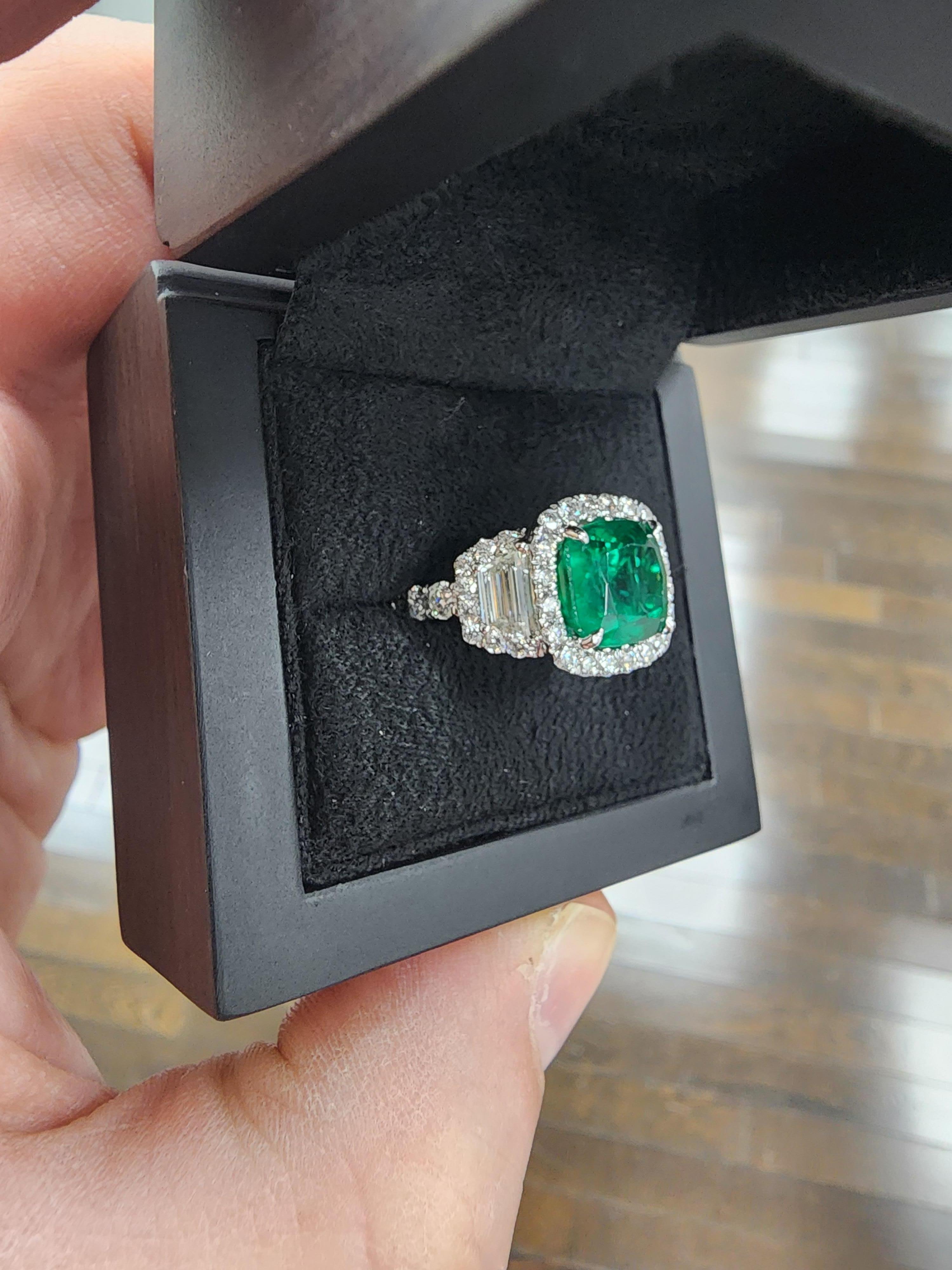 Louis Newman & Co GIA Certified 4.31 Carats Emerald and Diamond Ring For Sale 3