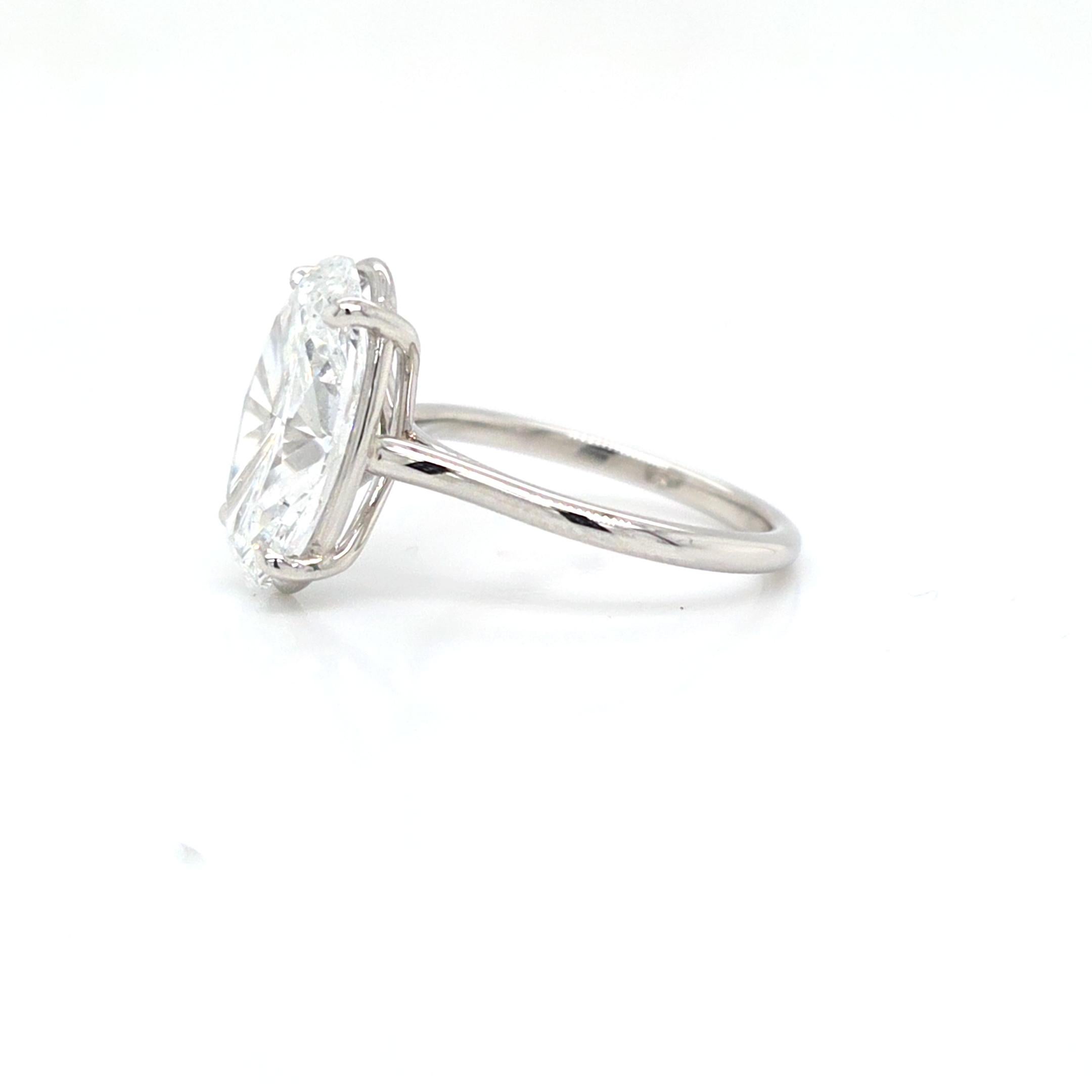 da uomo o donna Louis Newman & Co Anello solitario con diamante ovale allungato certificato GIA da 5 carati in vendita