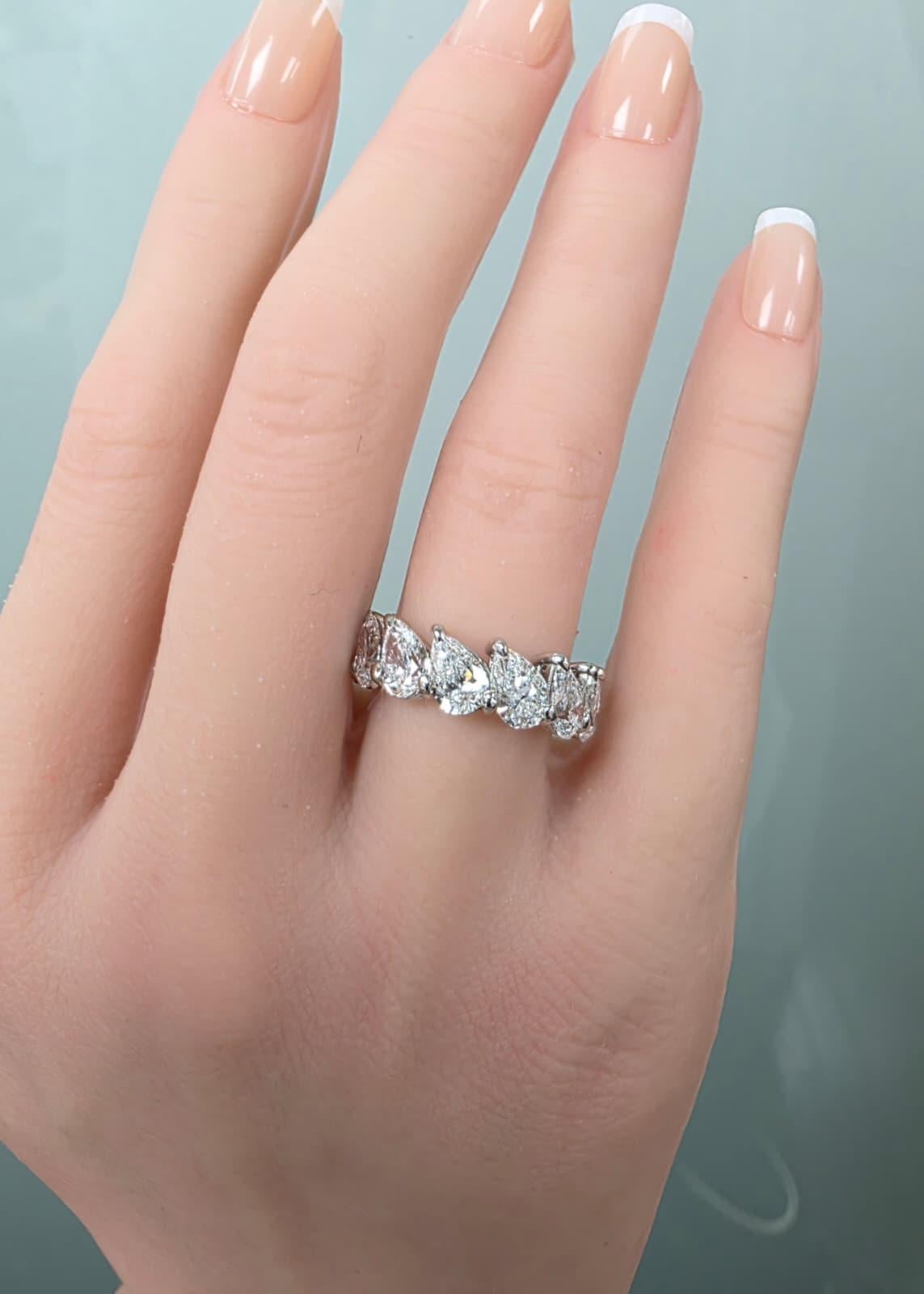 da uomo o donna Louis Newman & Co GIA certificato 6,58 carati Fascia di eternità a forma di pera allungata in vendita