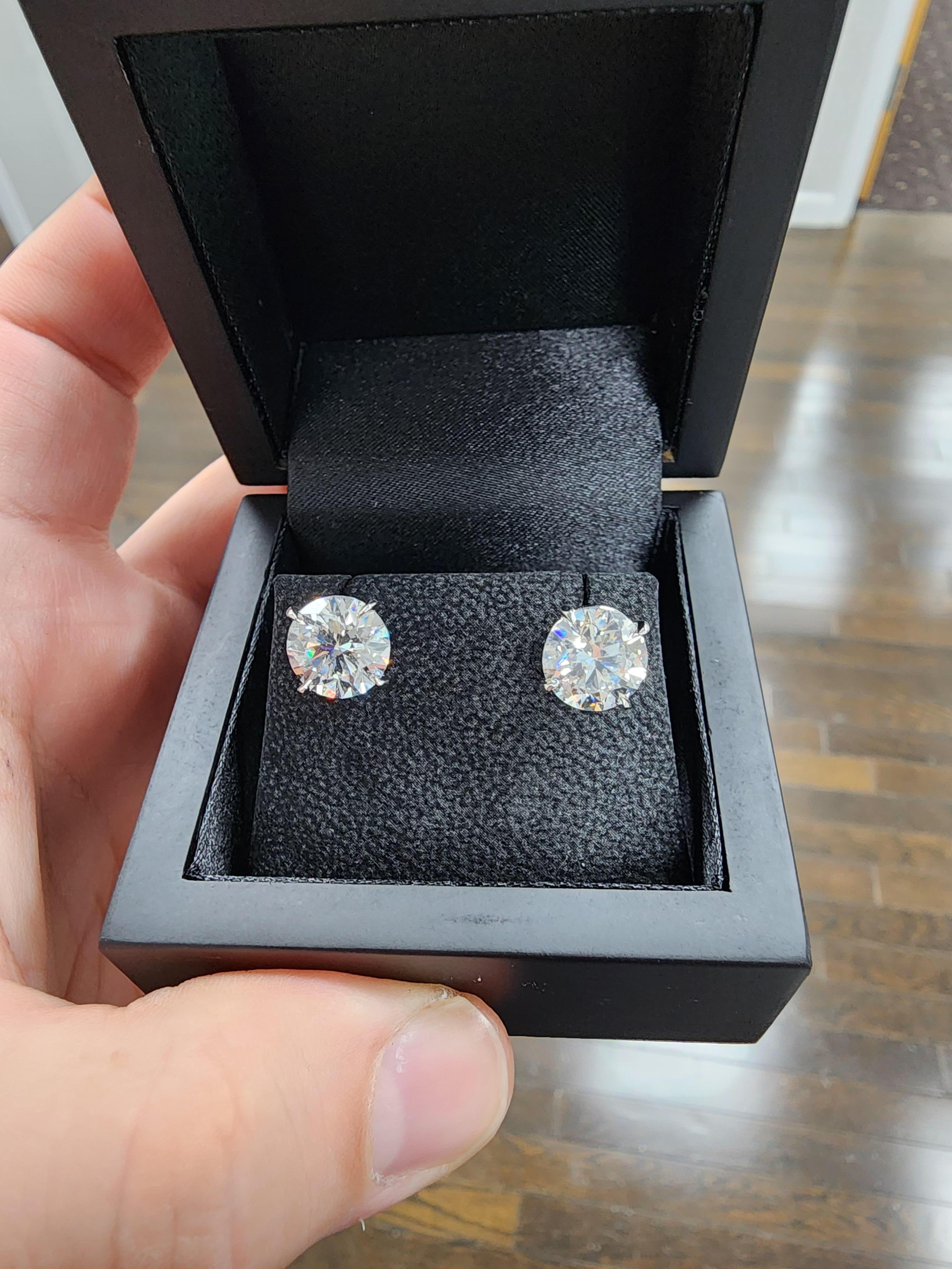 Louis Newman & Co GIA Certified 6.62 carats total Diamond Studs In New Condition For Sale In New York, NY