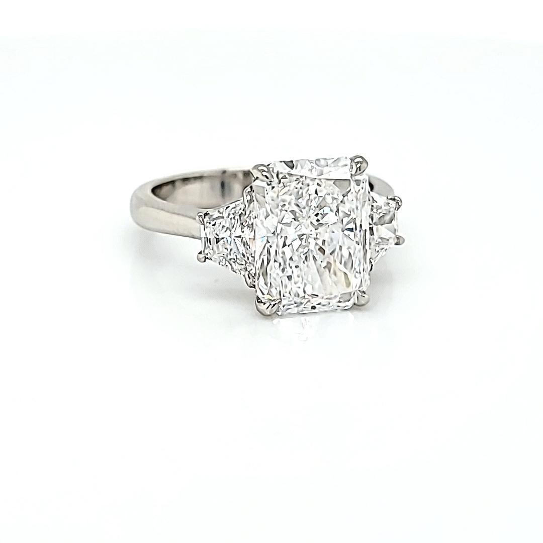 Louis Newman & Co GIA Certified Radiant Cut 3.08 Carat Three Stone Ring In New Condition In New York, NY