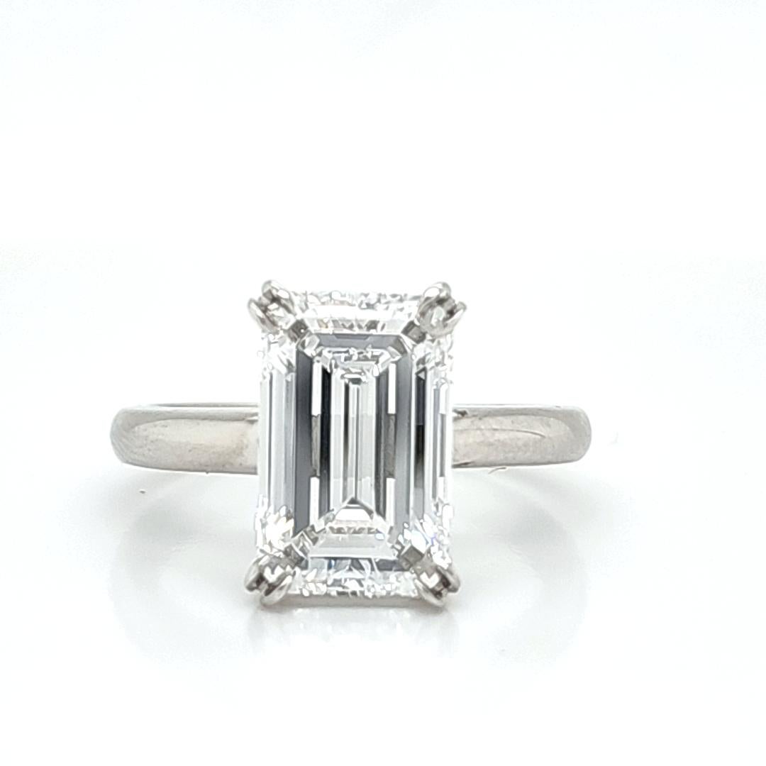 4,01 Karat GIA-zertifizierter Smaragd-Diamantring mit Smaragdschliff für Damen oder Herren im Angebot