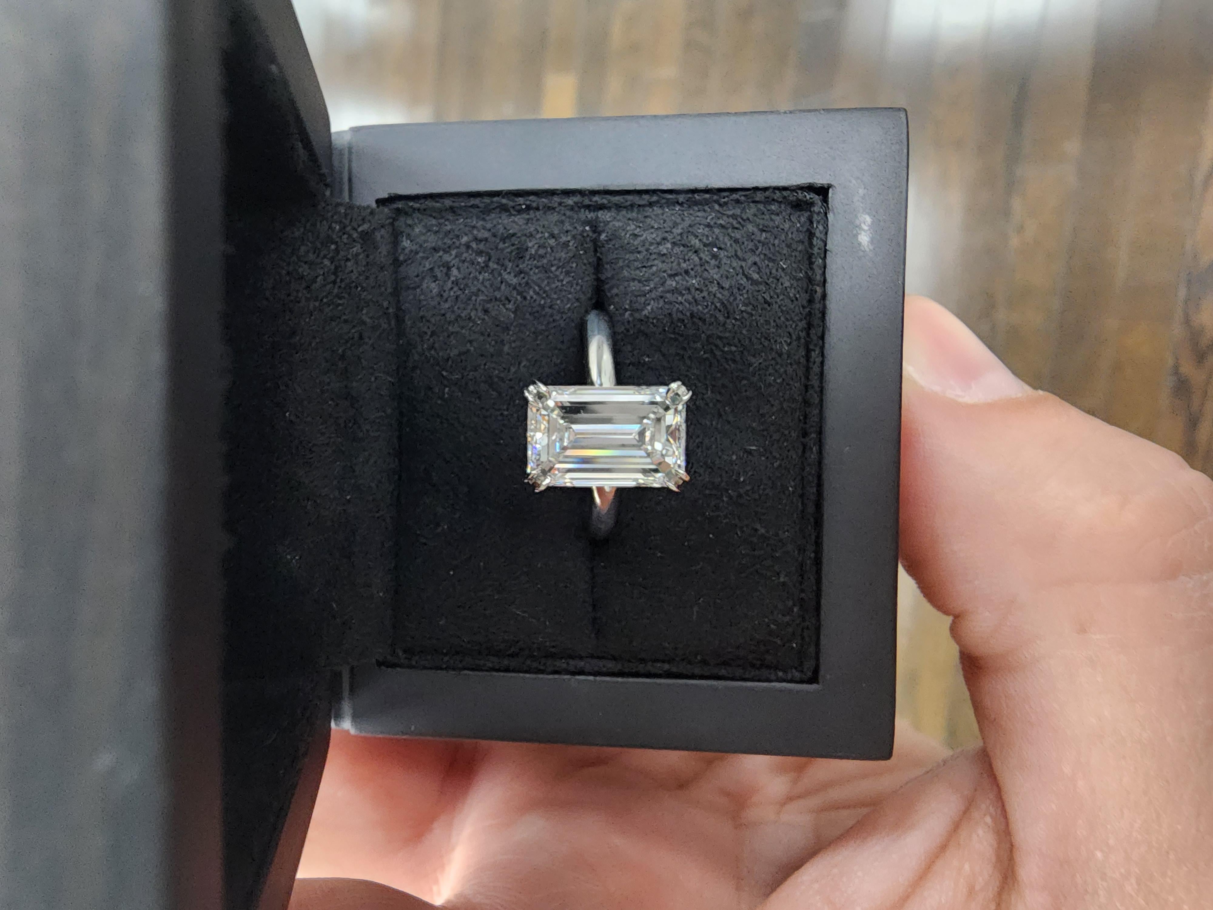Women's or Men's 4.01 Carat GIA Certified Emerald, Cut Diamond Ring For Sale