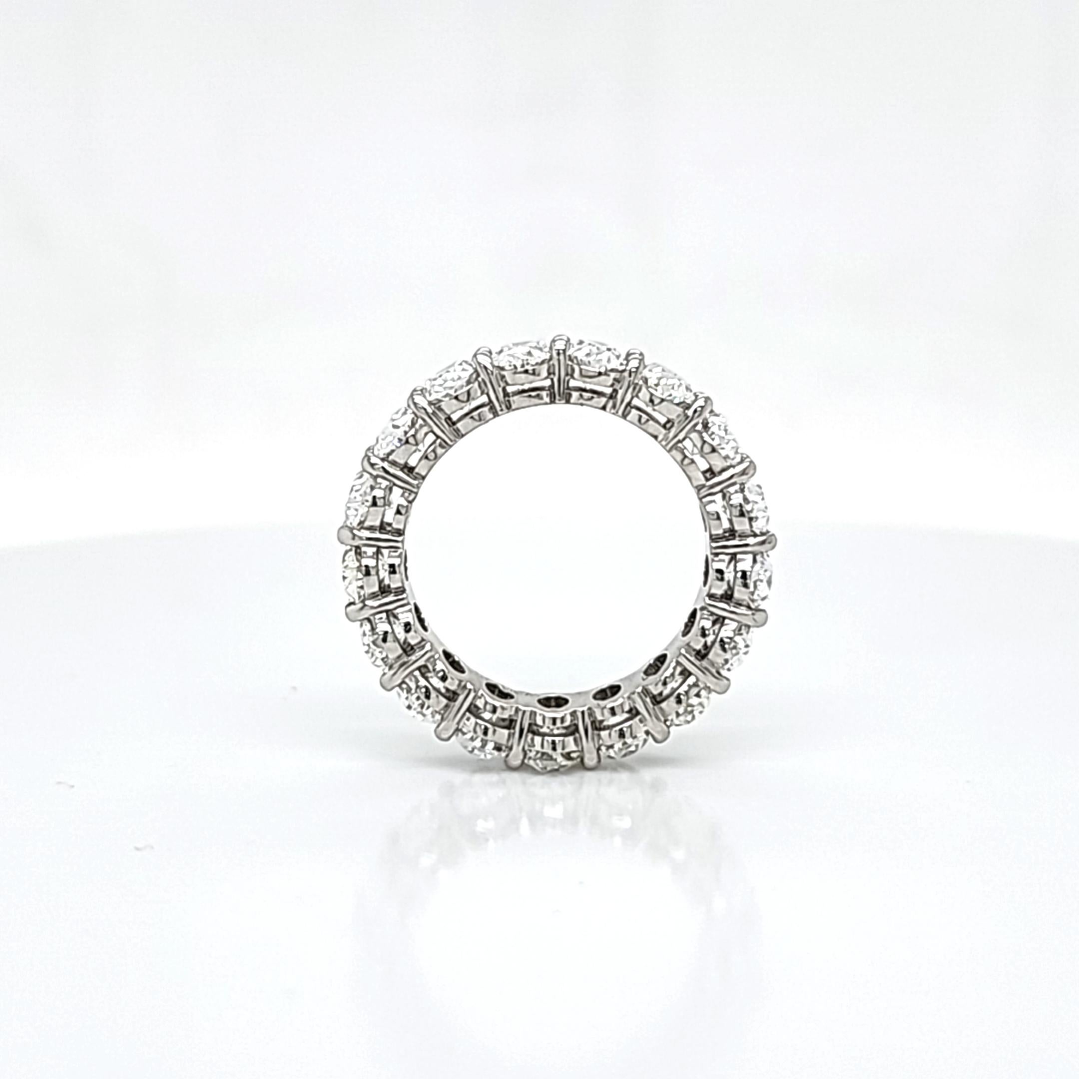 Anneau d'éternité/de mariage en diamants ovales Neuf - En vente à New York, NY