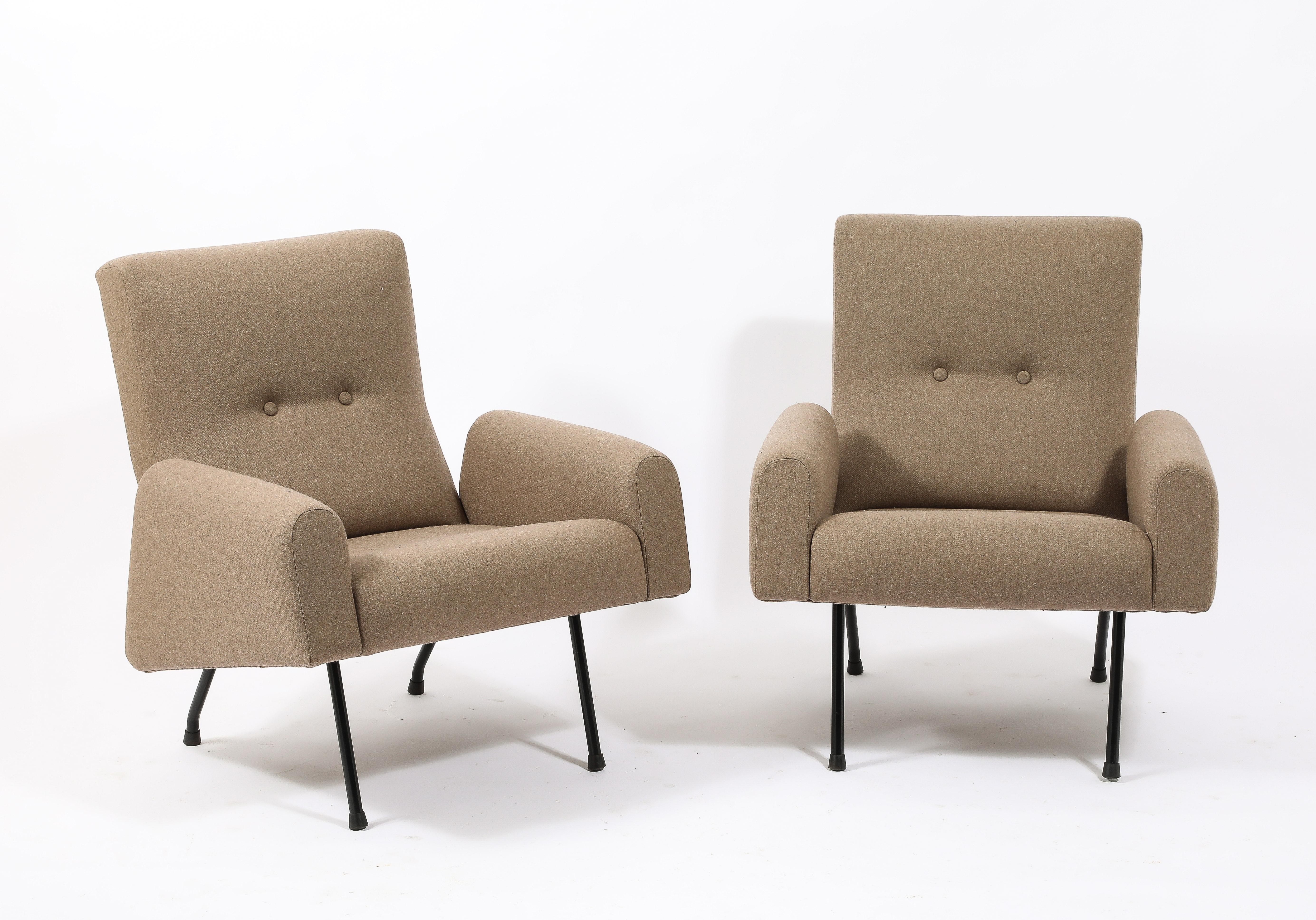 Low back version of the Concorde armchair upholstered in a soft wool on black enameled bases, designed for ZOL in the fifties.
