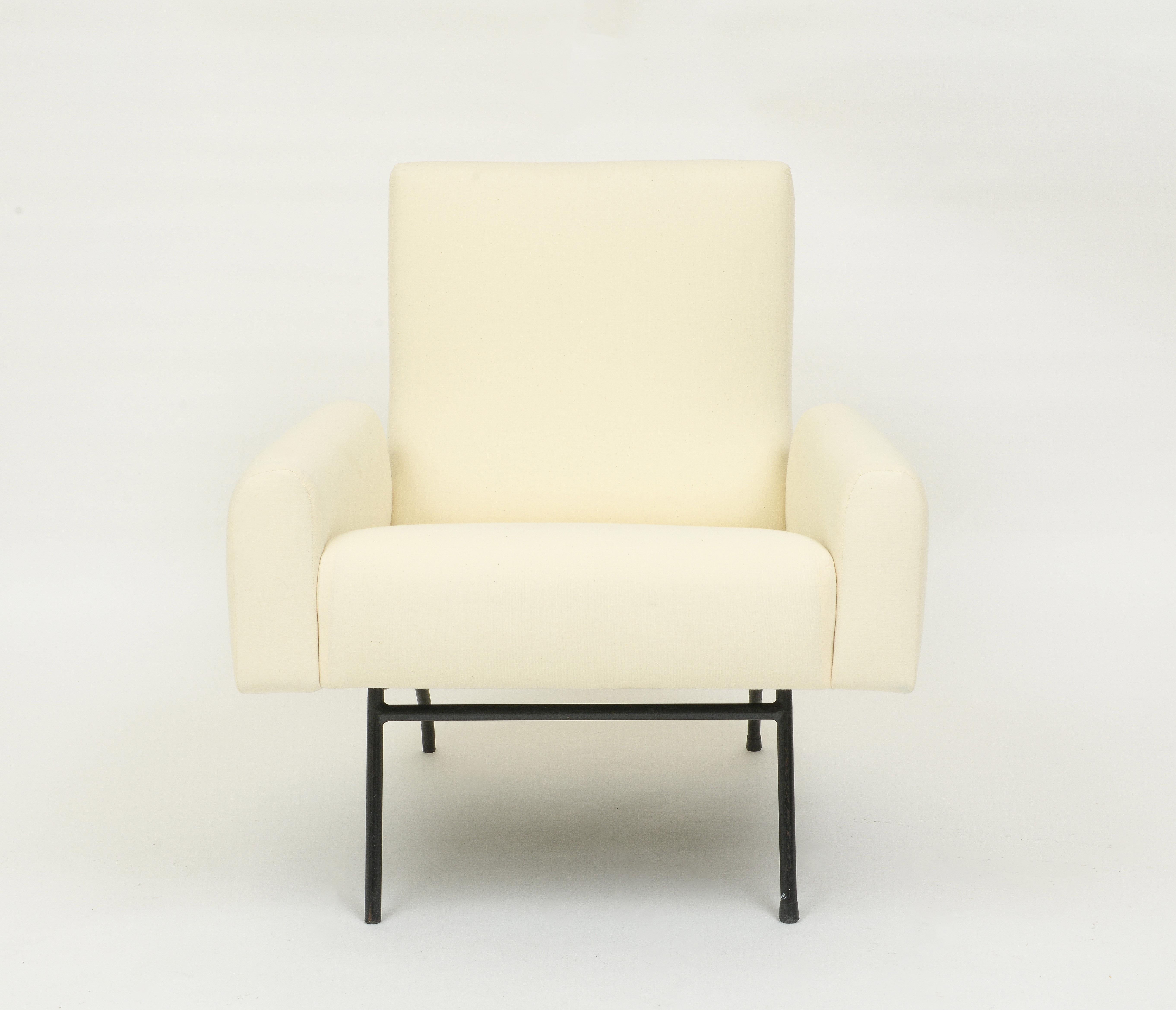Louis Paolozzi White and Iron Pair Lounge Chairs, Mid Century France In Good Condition In New York, NY