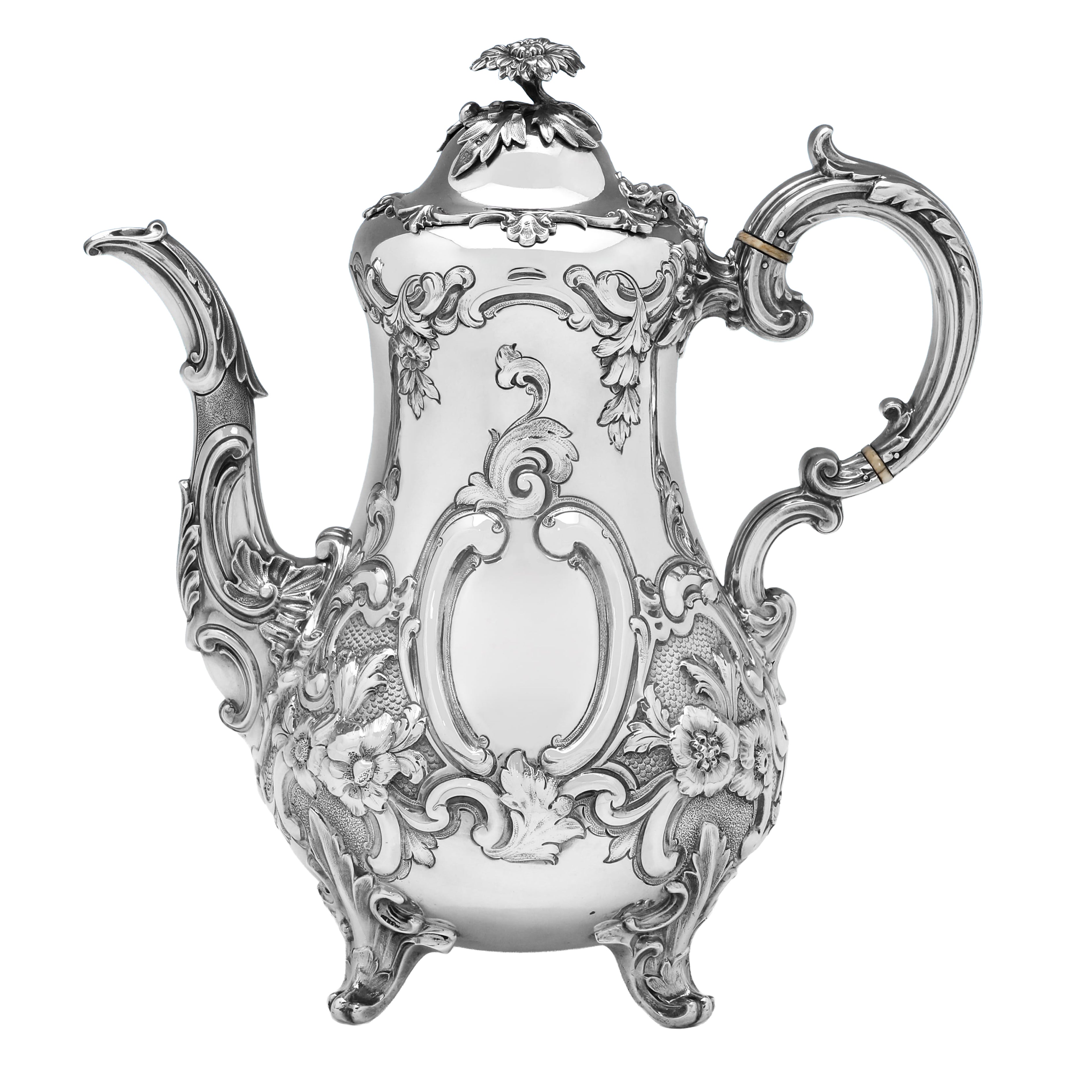 Cafetière en argent massif à motif Louis, réalisée par Barnards en 1856