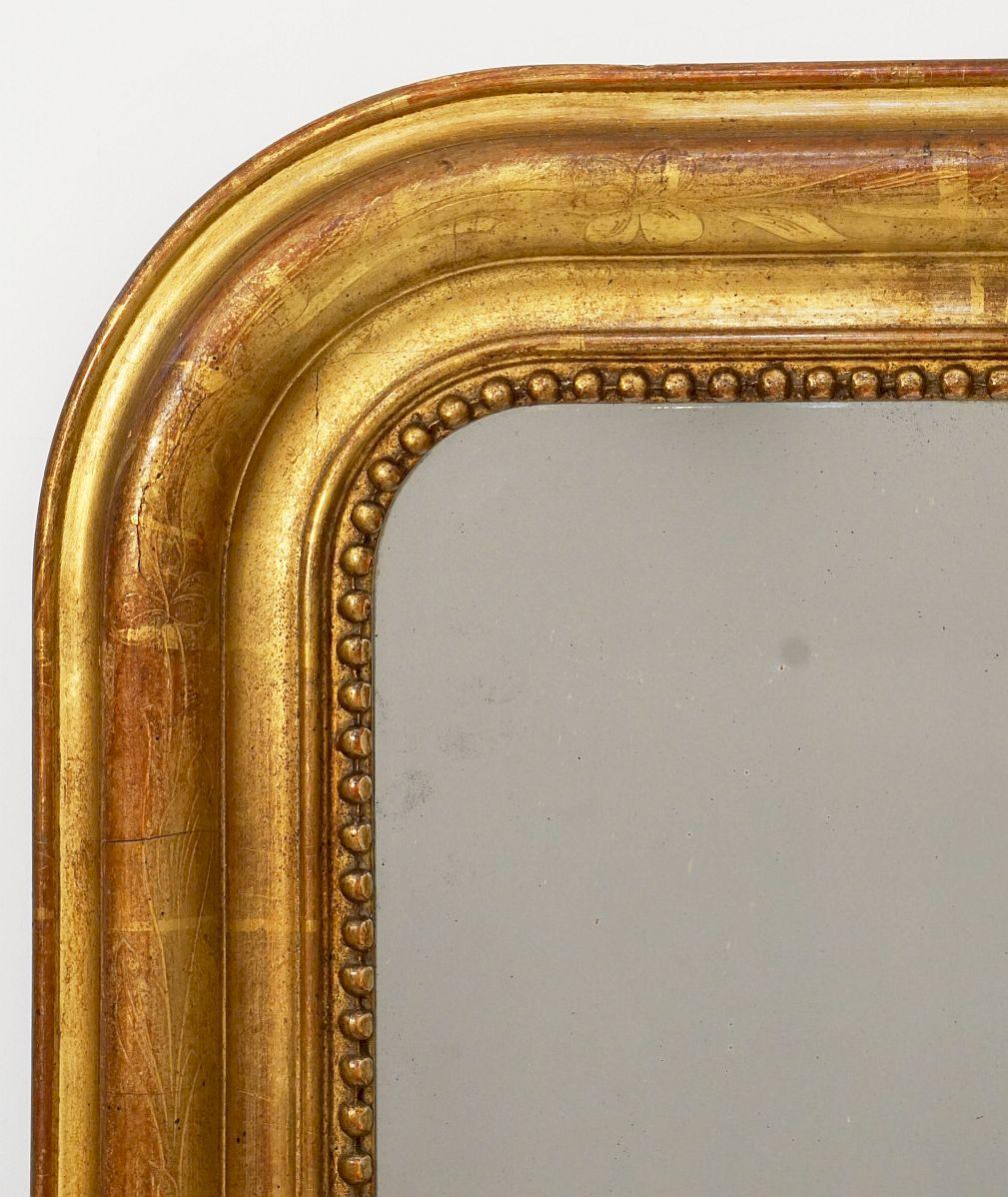 Vergoldeter Louis Philippe-Spiegel mit Bogenaufsatz aus Frankreich (H 39 1/2 x B 28 3/4) (19. Jahrhundert) im Angebot