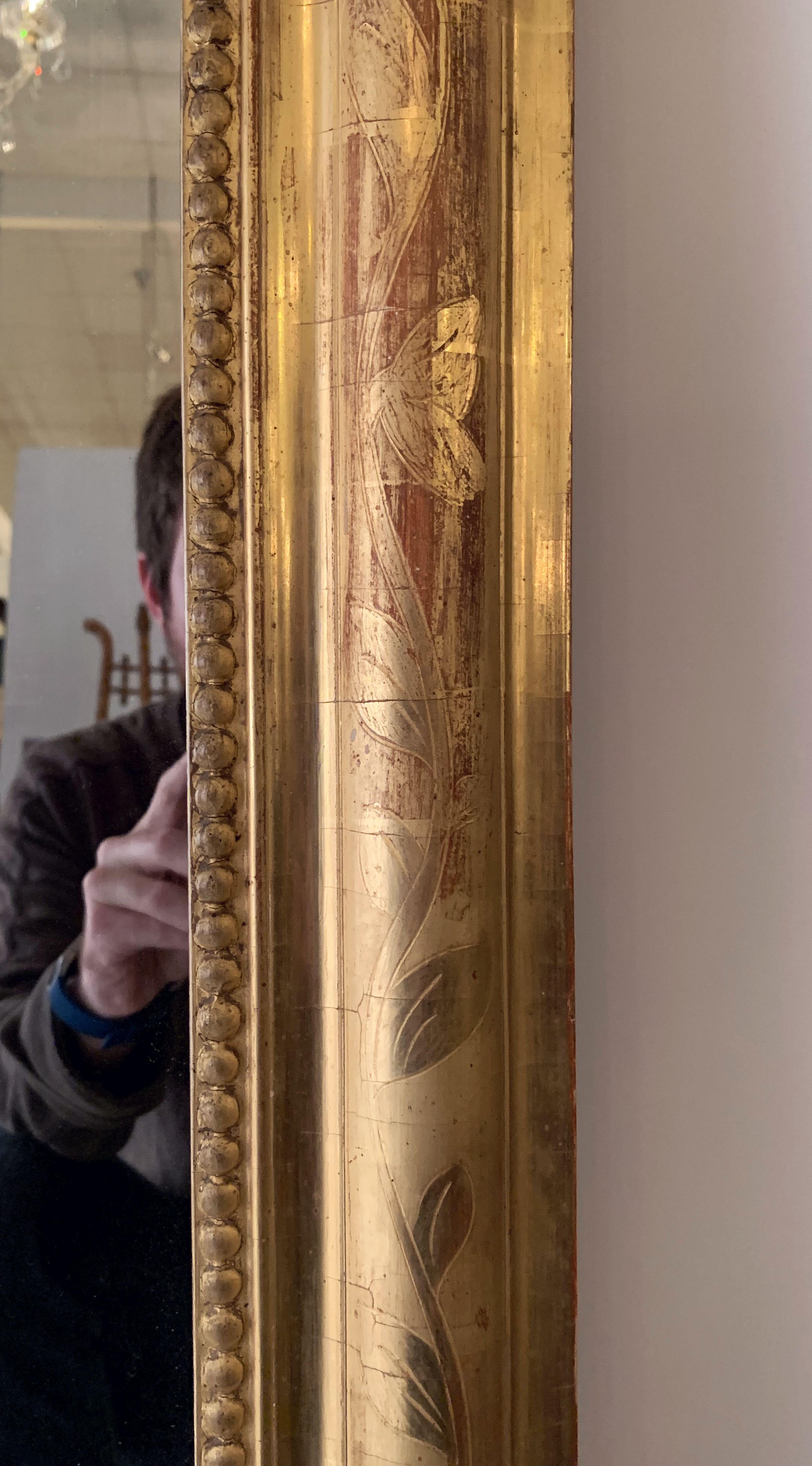 Vergoldeter Louis Philippe-Spiegel mit Bogenaufsatz (H 49 x B 29) im Angebot 1