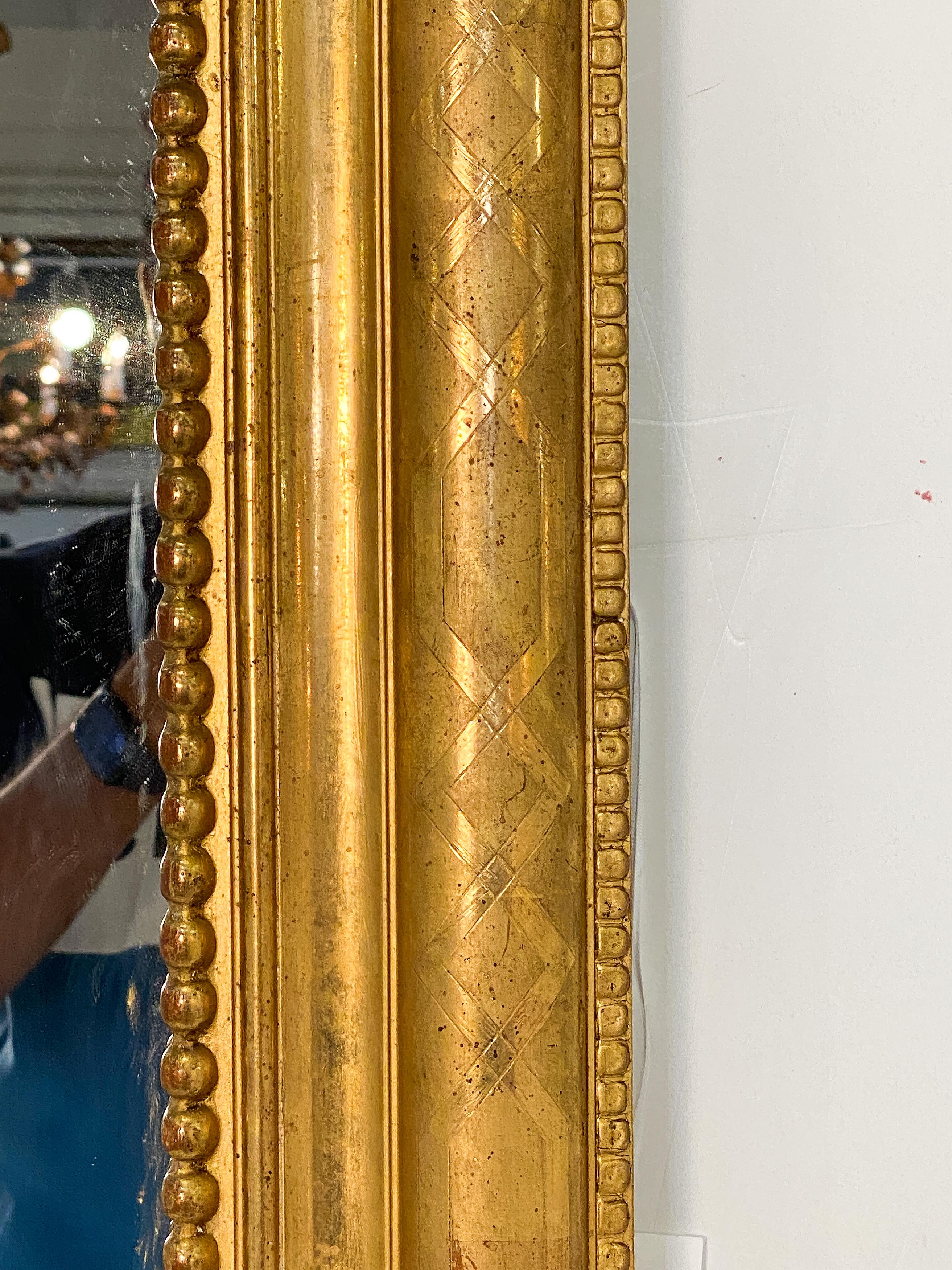 Espejo de pared o de pie Louis Philippe con tapa de arco dorada (Alt. 65 5/8 x Anch. 39 1/2) Francés en venta