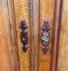 Armoire Louis Philippe en noyer massif, fin du 19e siècle