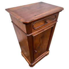 Table de chevet Louis Philippe en ronce de noyer, 19ème siècle