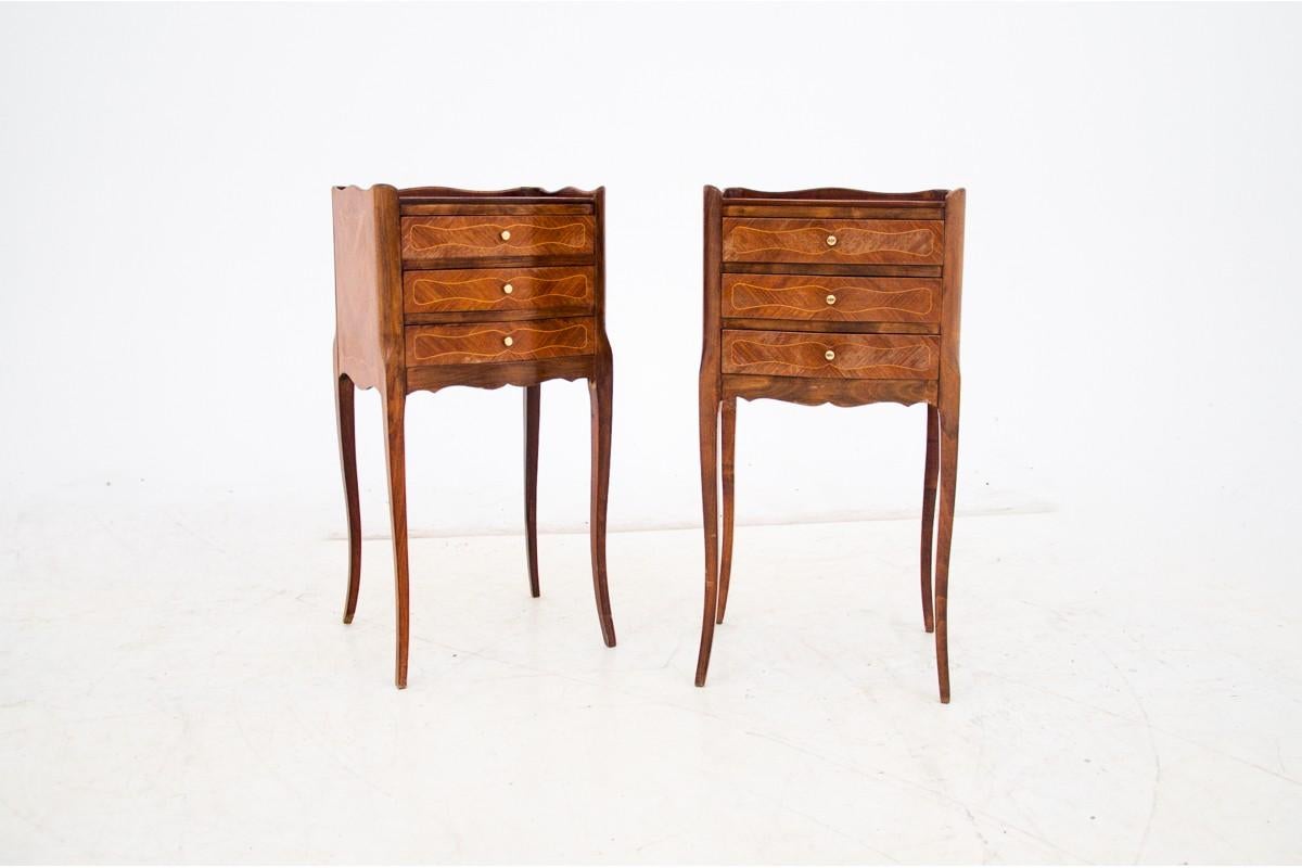 Bedside tables, France, circa 1920.

Very good condition.

Wood: Walnut

Dimensions: Height 74 cm, width 36 cm, depth 32 cm.