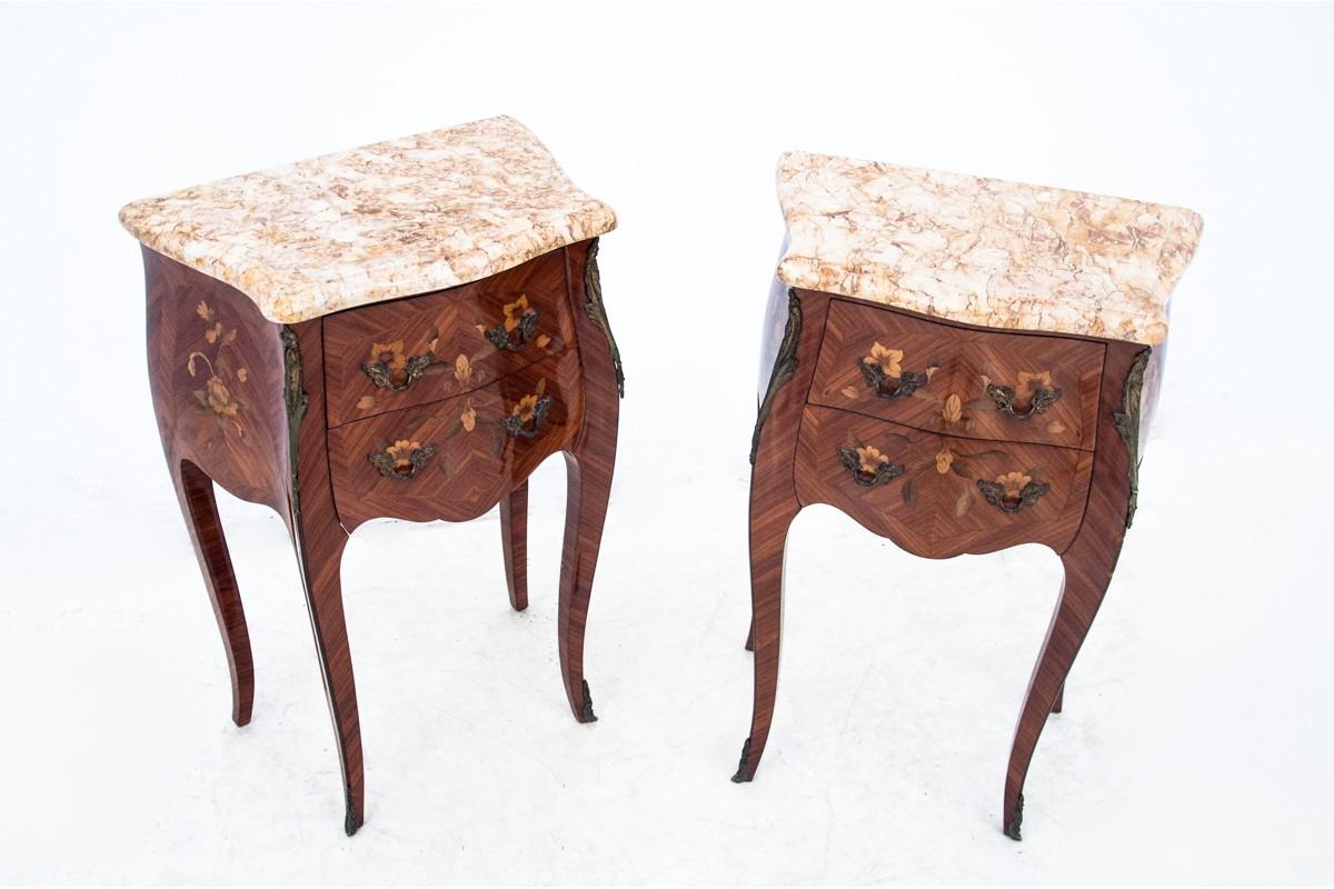 Antique bedside tables with marble top from the beginning of the 20th century.

Dimensions: H 73 cm / W 48 cm / D. 31 cm.