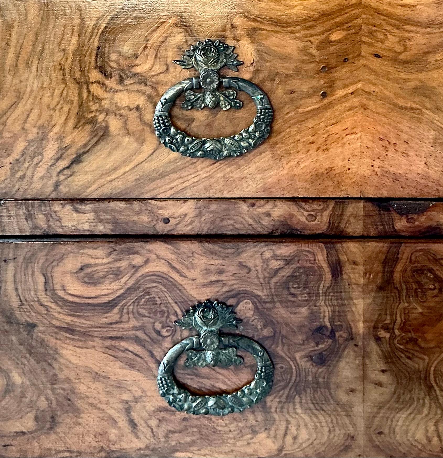 Cassapanca in radica di noce Louis Philippe con marmo in vendita 2