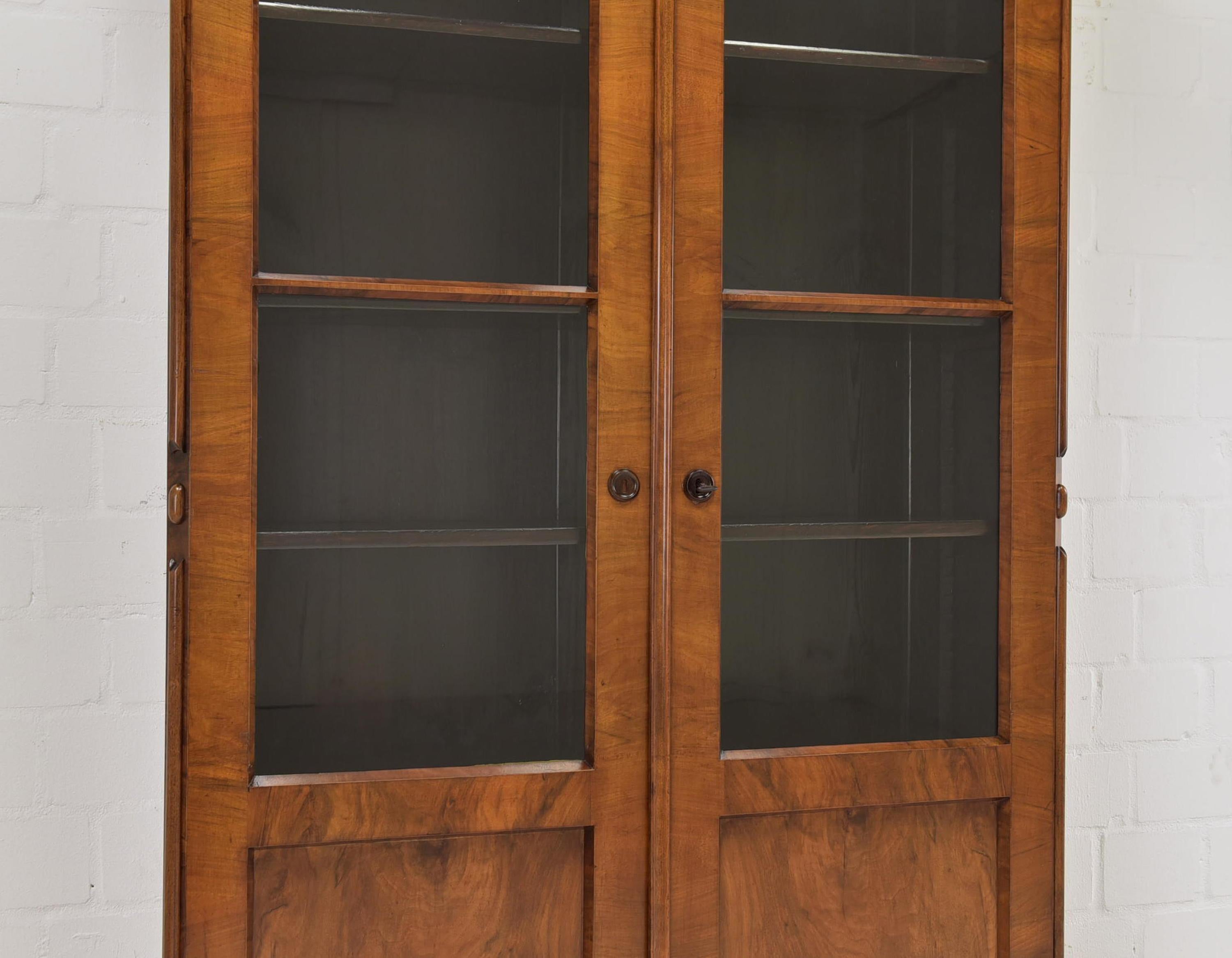 Louis Philippe Bookcase Display Cabinet in Walnut, 1870 For Sale 5