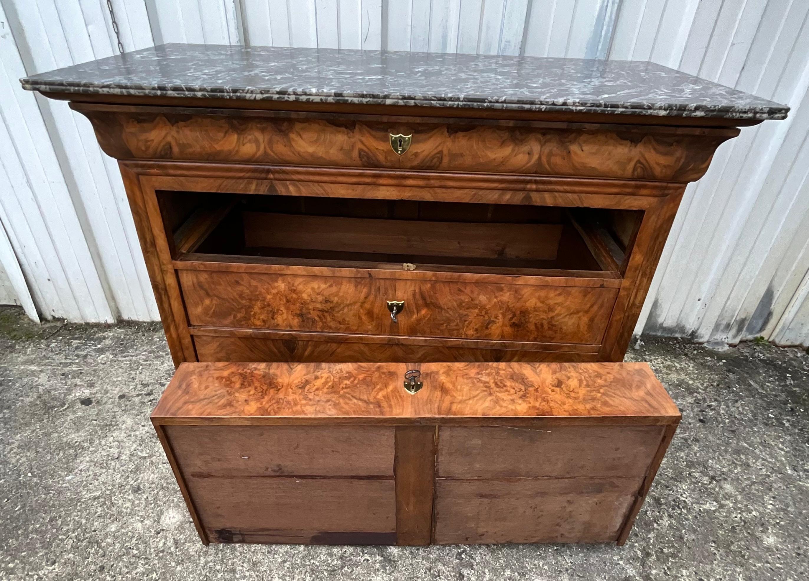 Cassettiera in radica di noce Louis Philippe - Metà del XIX secolo in vendita 7