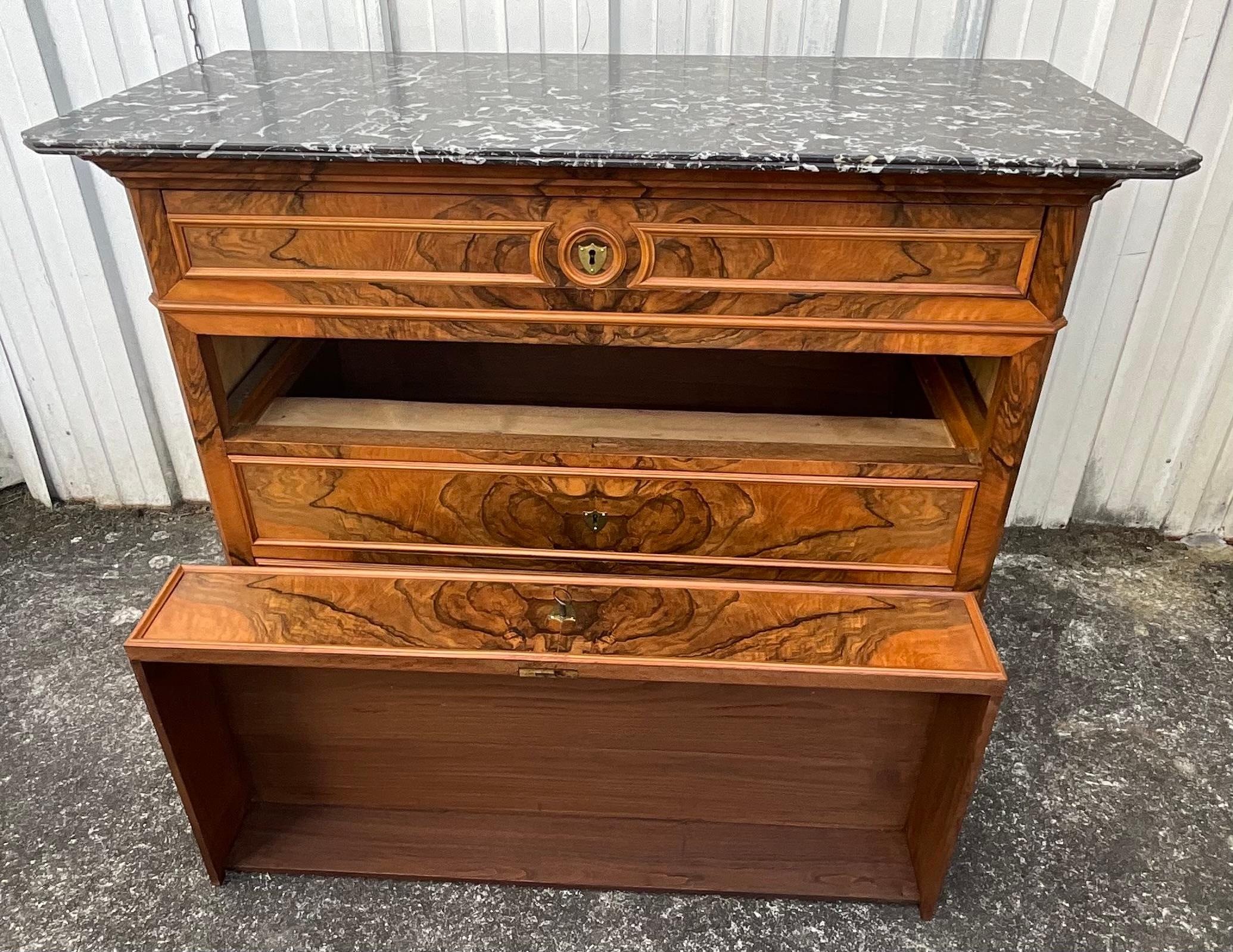 Commode in radica di noce Louis Philippe Fine 19° secolo in vendita 4