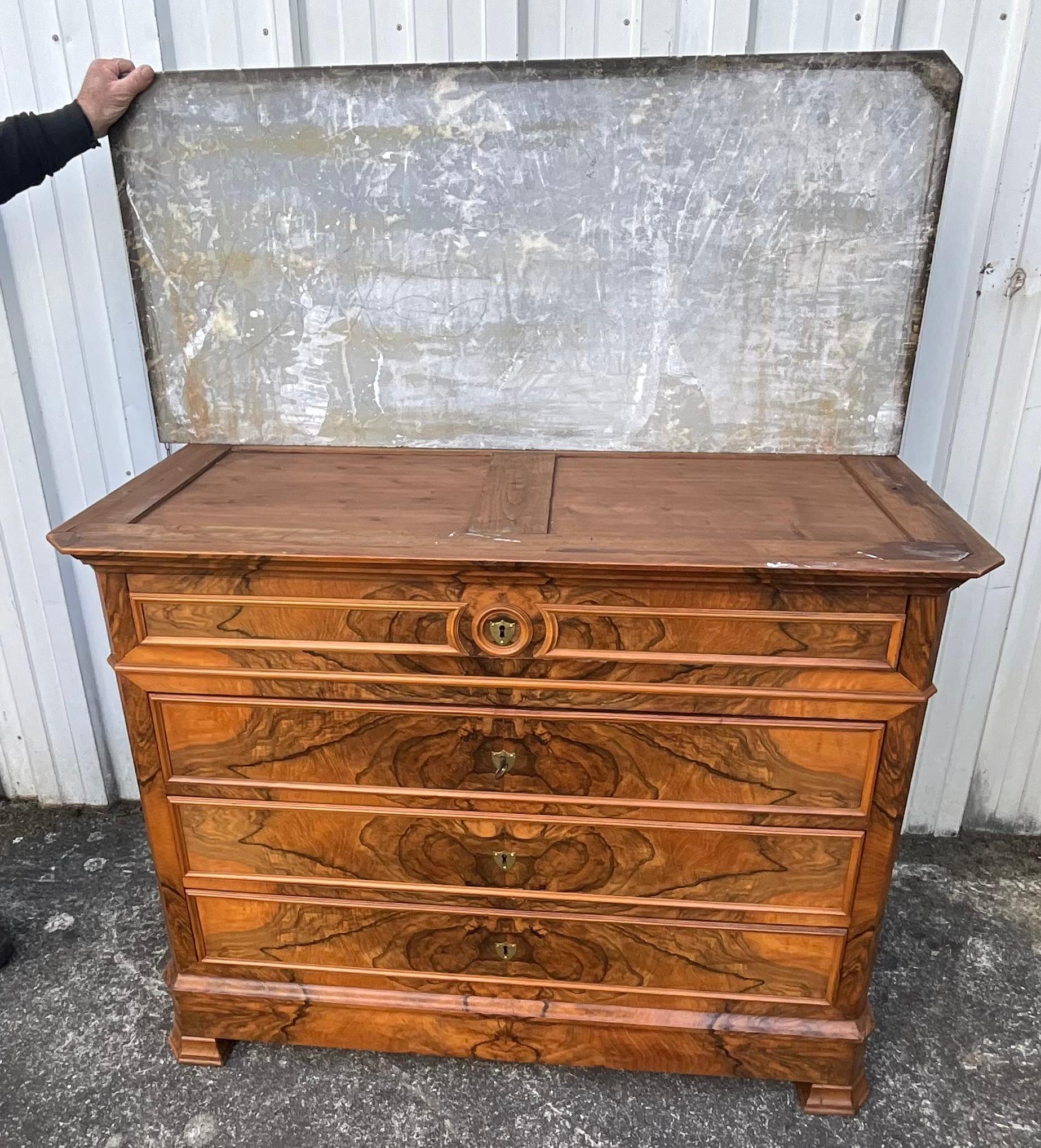 Commode in radica di noce Louis Philippe Fine 19° secolo in vendita 6