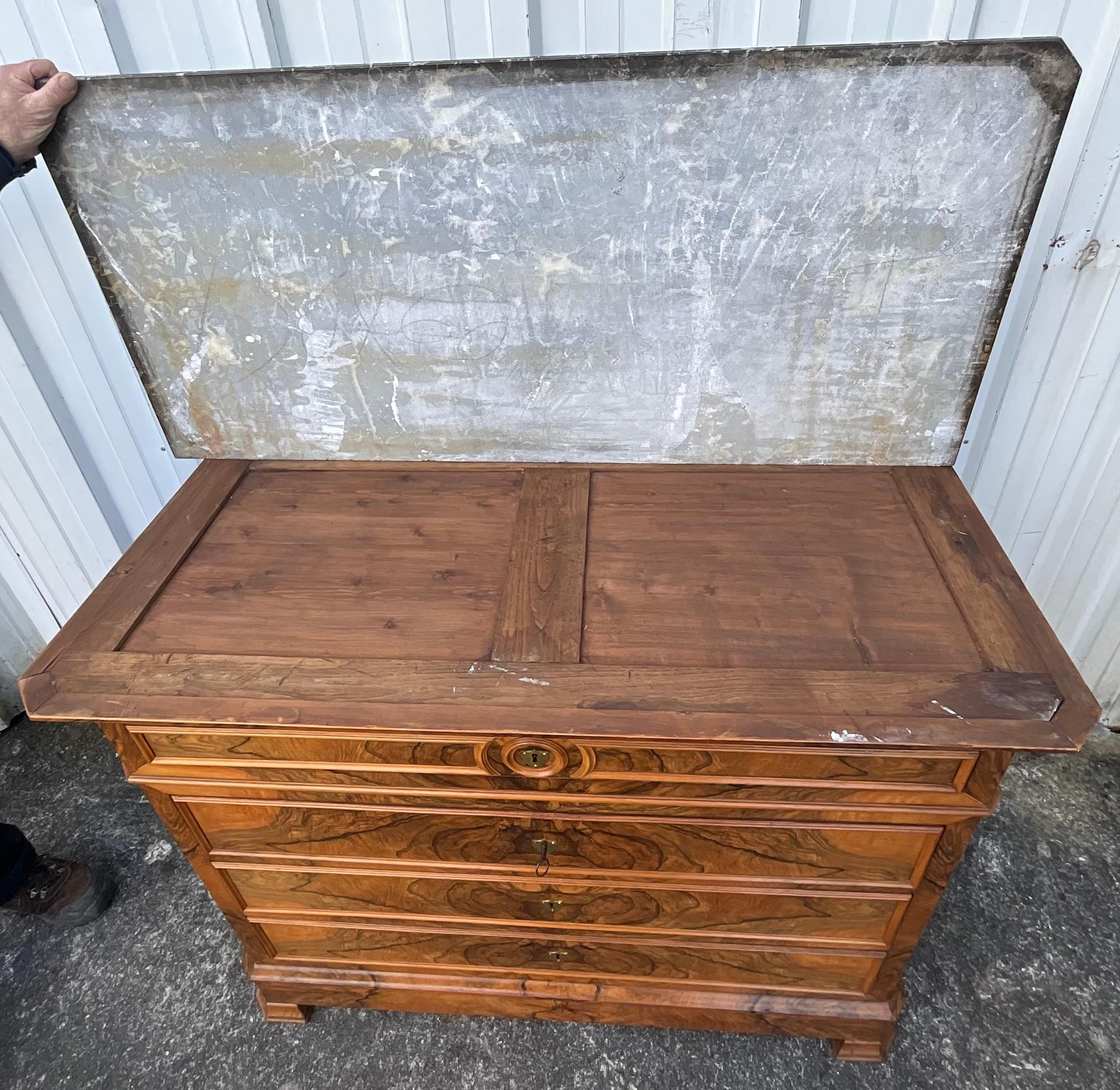 Commode in radica di noce Louis Philippe Fine 19° secolo in vendita 7