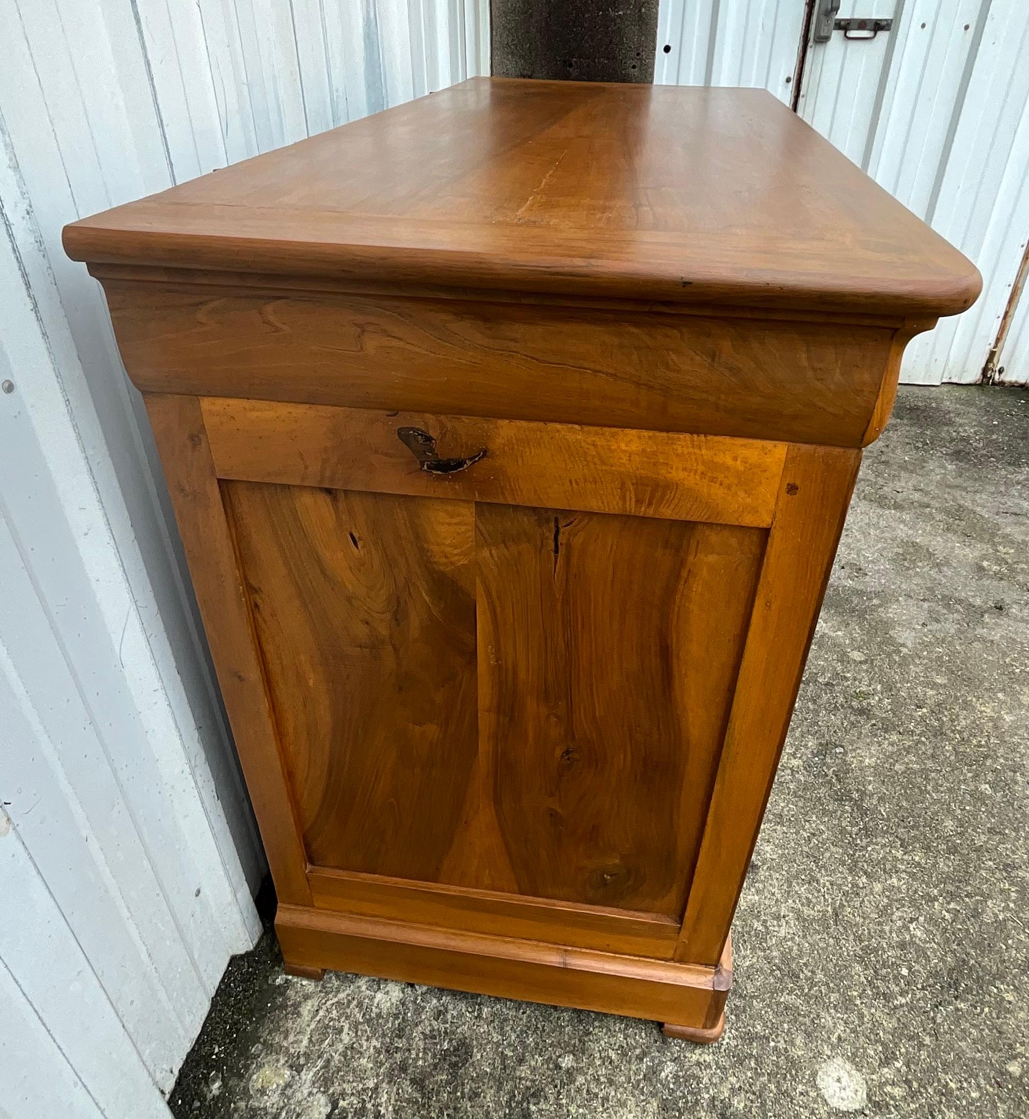 Louis Philippe Burl Walnut Sideboard And Chest, Late 19th Century In Good Condition In SAINT-CLÉMENT-DE-LA-PLACE, FR