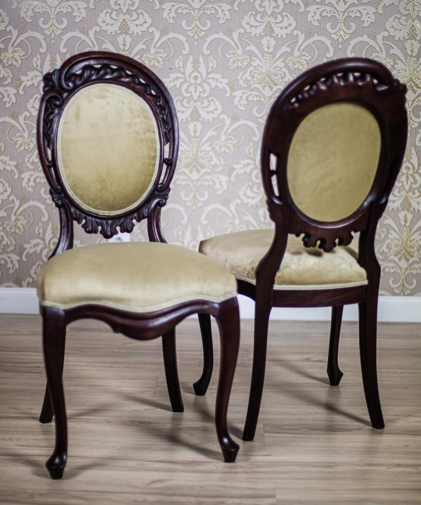 We present you four 19th century Louis Philippe chairs.
The furniture is made of mahogany wood. The seats are upholstered softly and the backrests are in the shape of medallions.
The bent legs turn smoothly into a wavily shaped