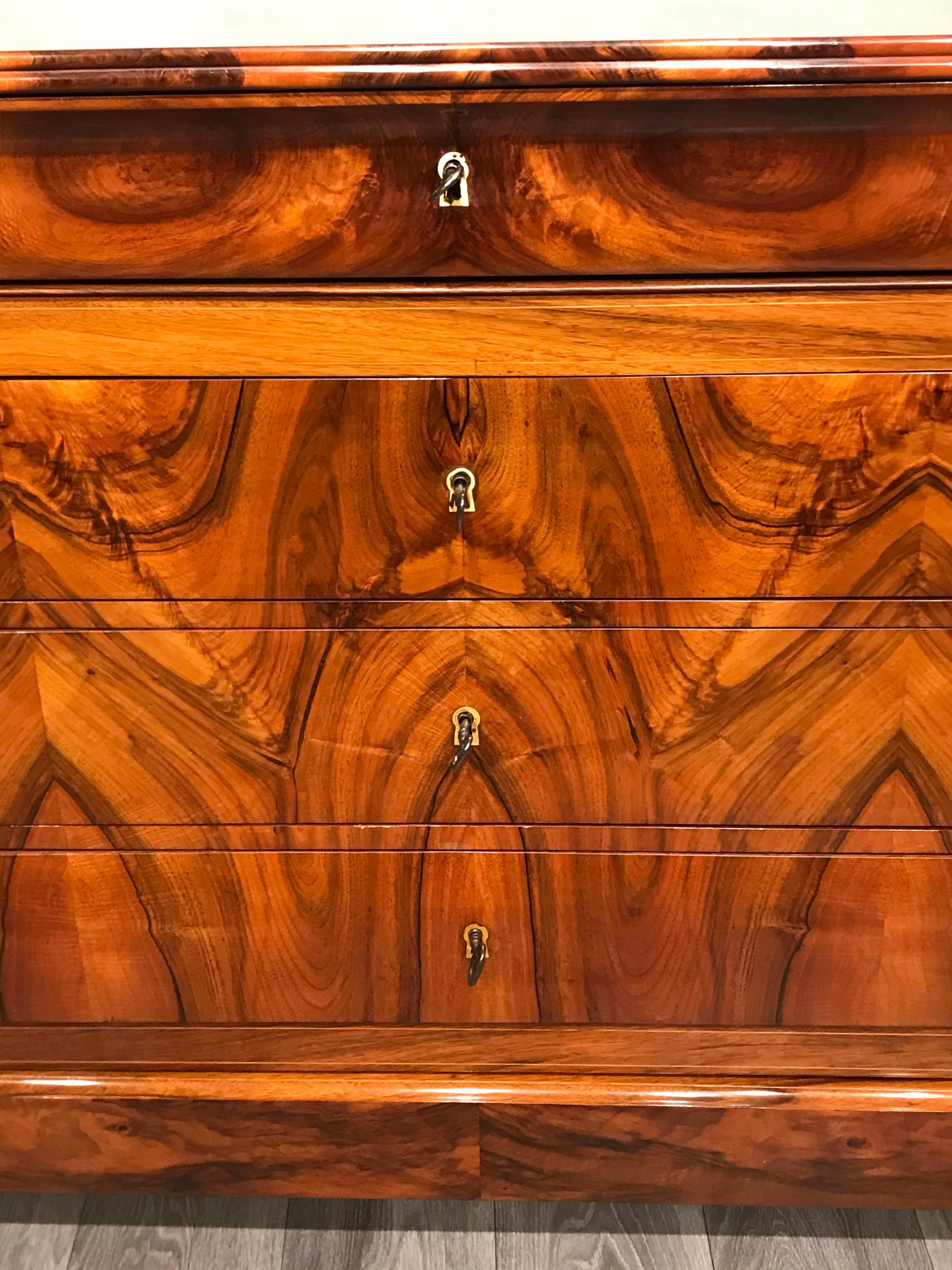 French Louis Philippe Chest of Drawers, France 1840, Walnut