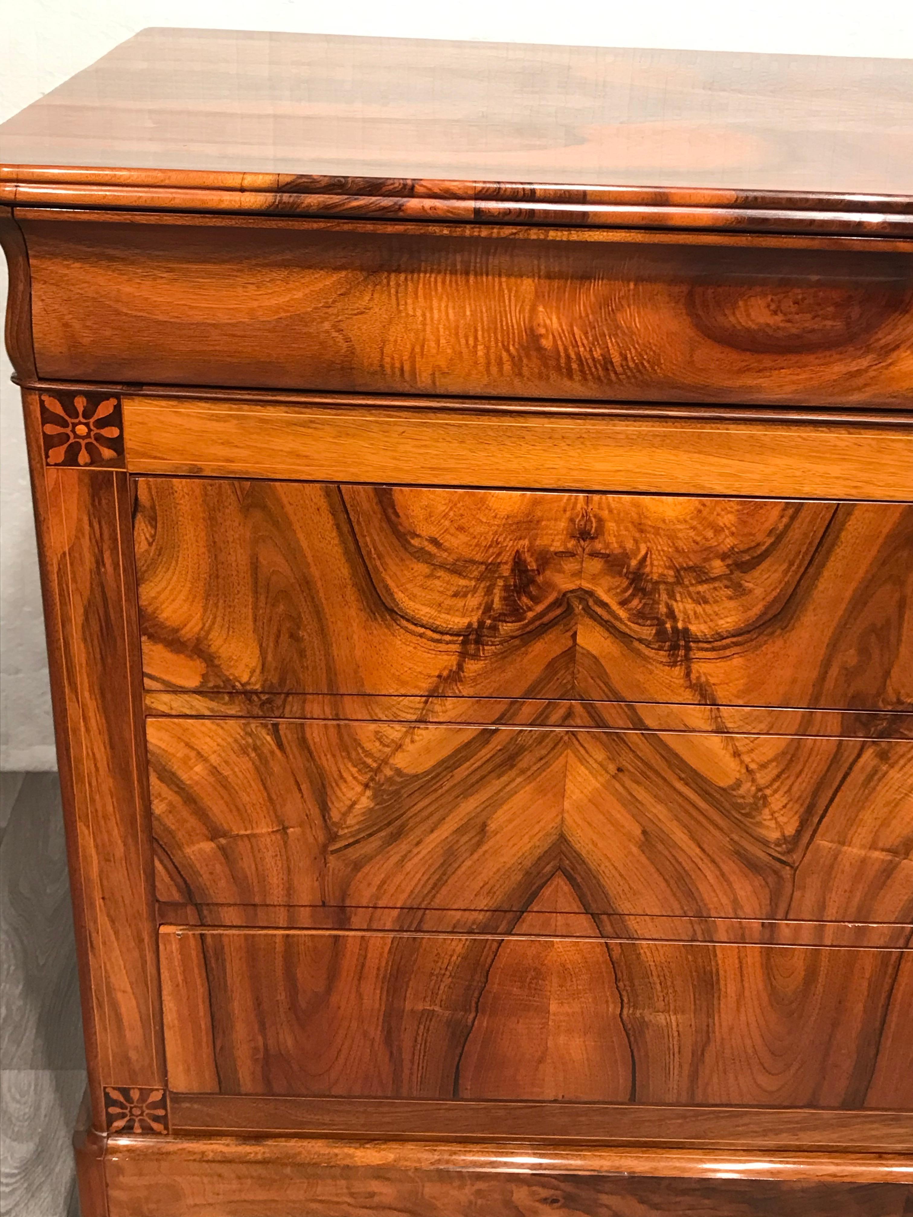 Veneer Louis Philippe Chest of Drawers, France 1840, Walnut