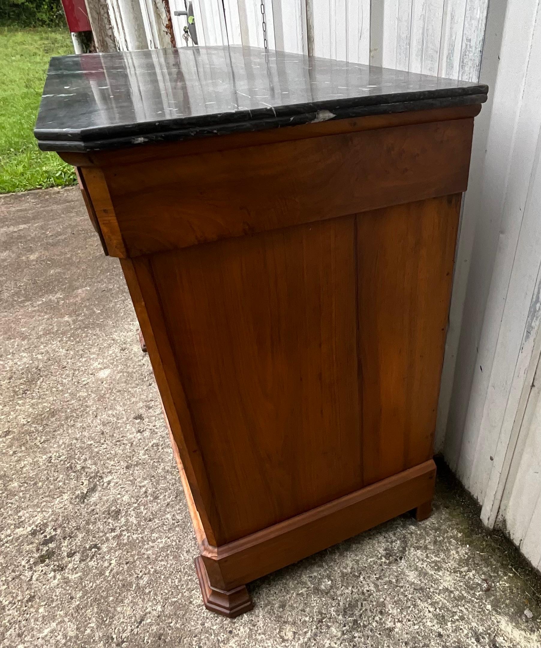 Louis Philippe Chest Of Drawers, Late 19th Century In Good Condition In SAINT-CLÉMENT-DE-LA-PLACE, FR