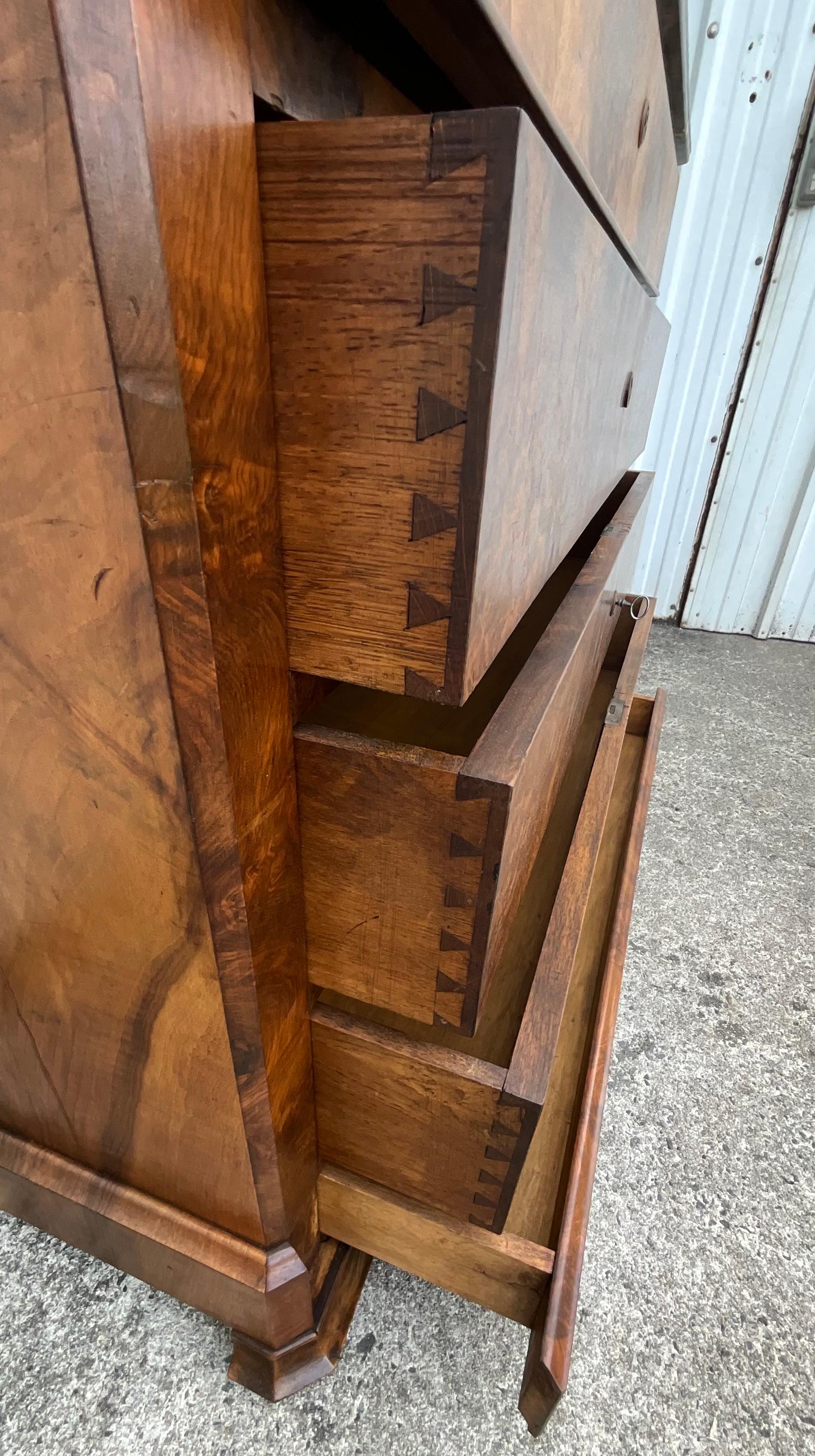 Louis Philippe Chest Of Drawers, Late 19th Century, In Burl Walnut 7