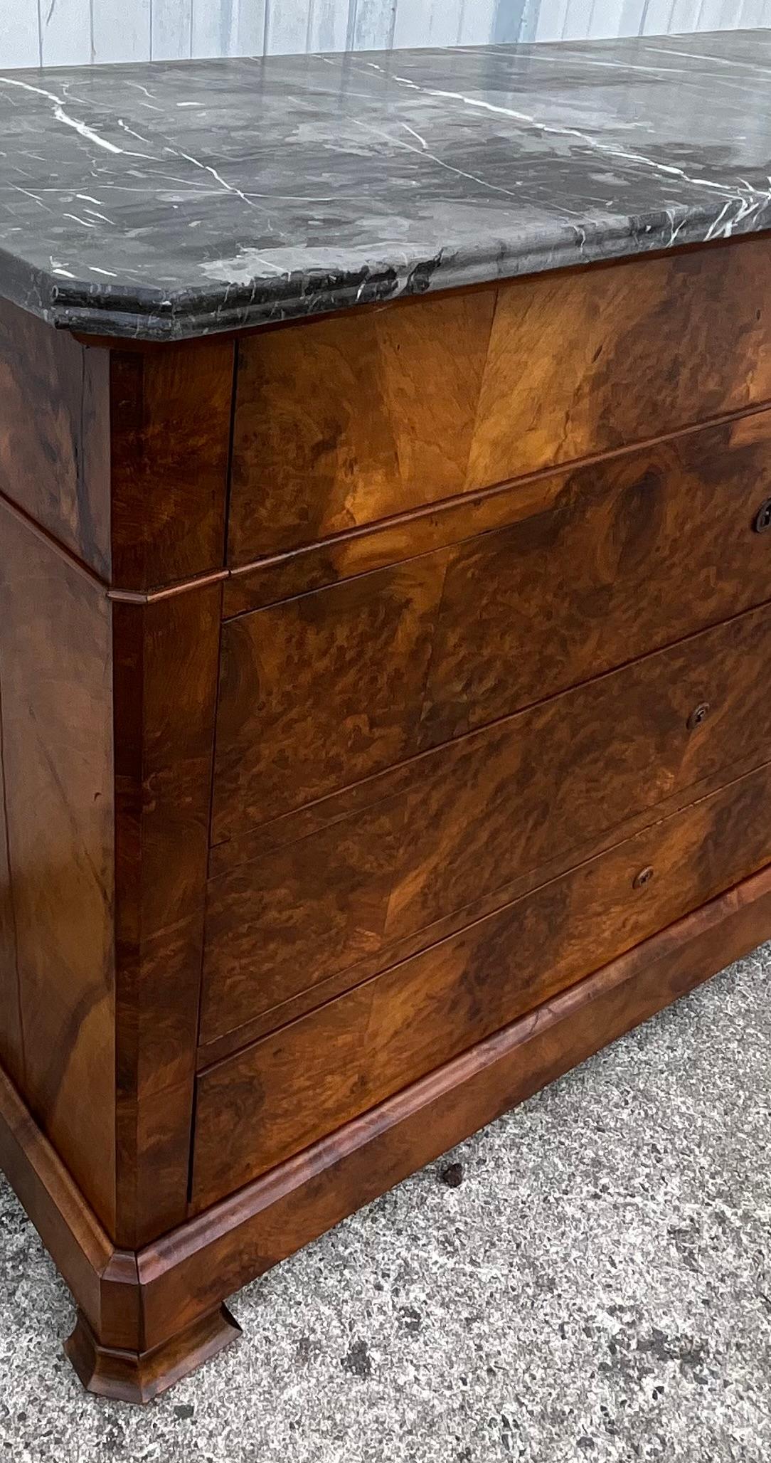 French commode Louis Philippe late 19th century. The wood is loupe walnut.

The walnut magnifying glass is flamed because it has many aesthetic designs. These drawings have complex patterns with high contrasts and entangled veins on a naturally dark