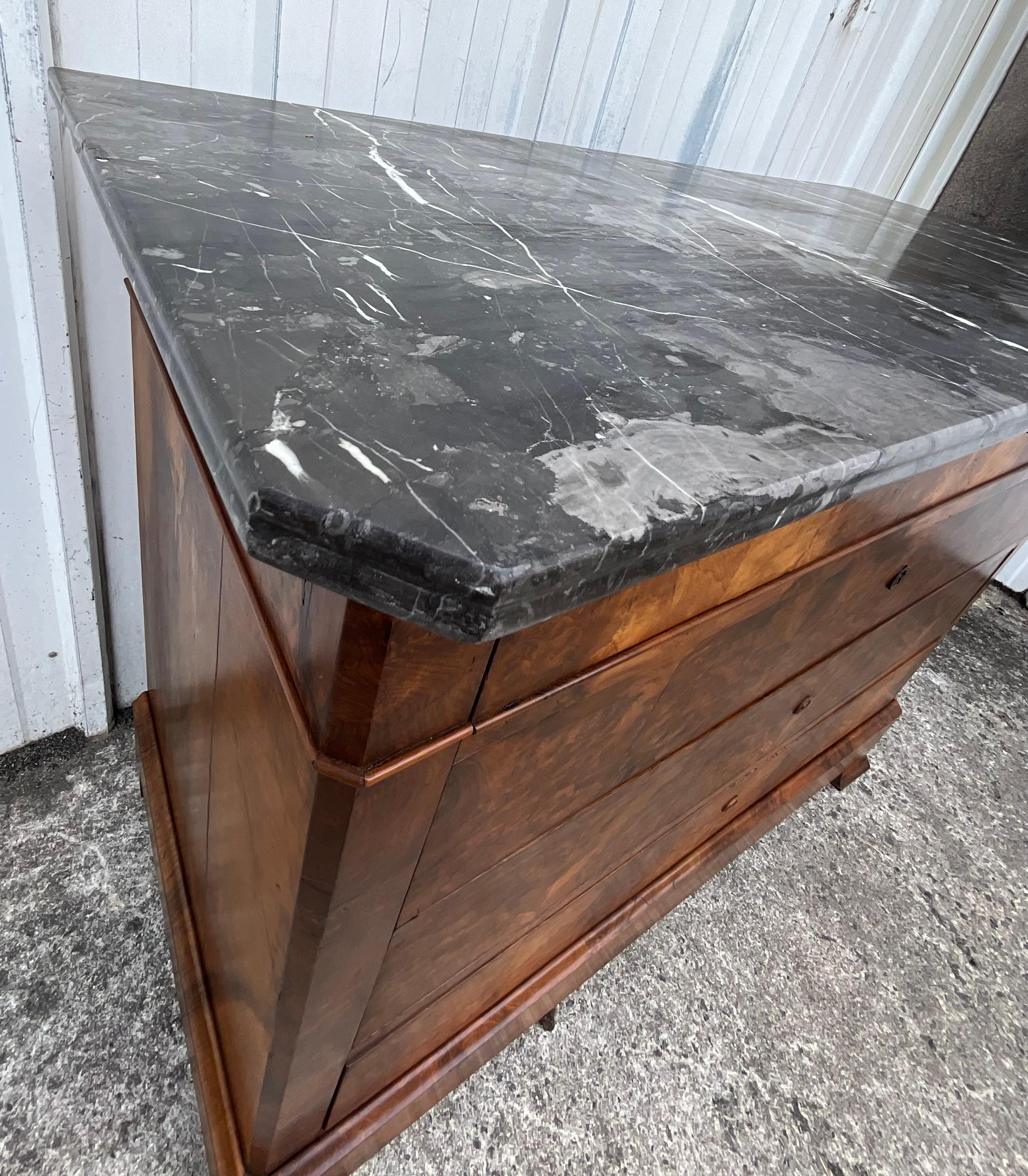 French Louis Philippe Chest Of Drawers, Late 19th Century, In Burl Walnut