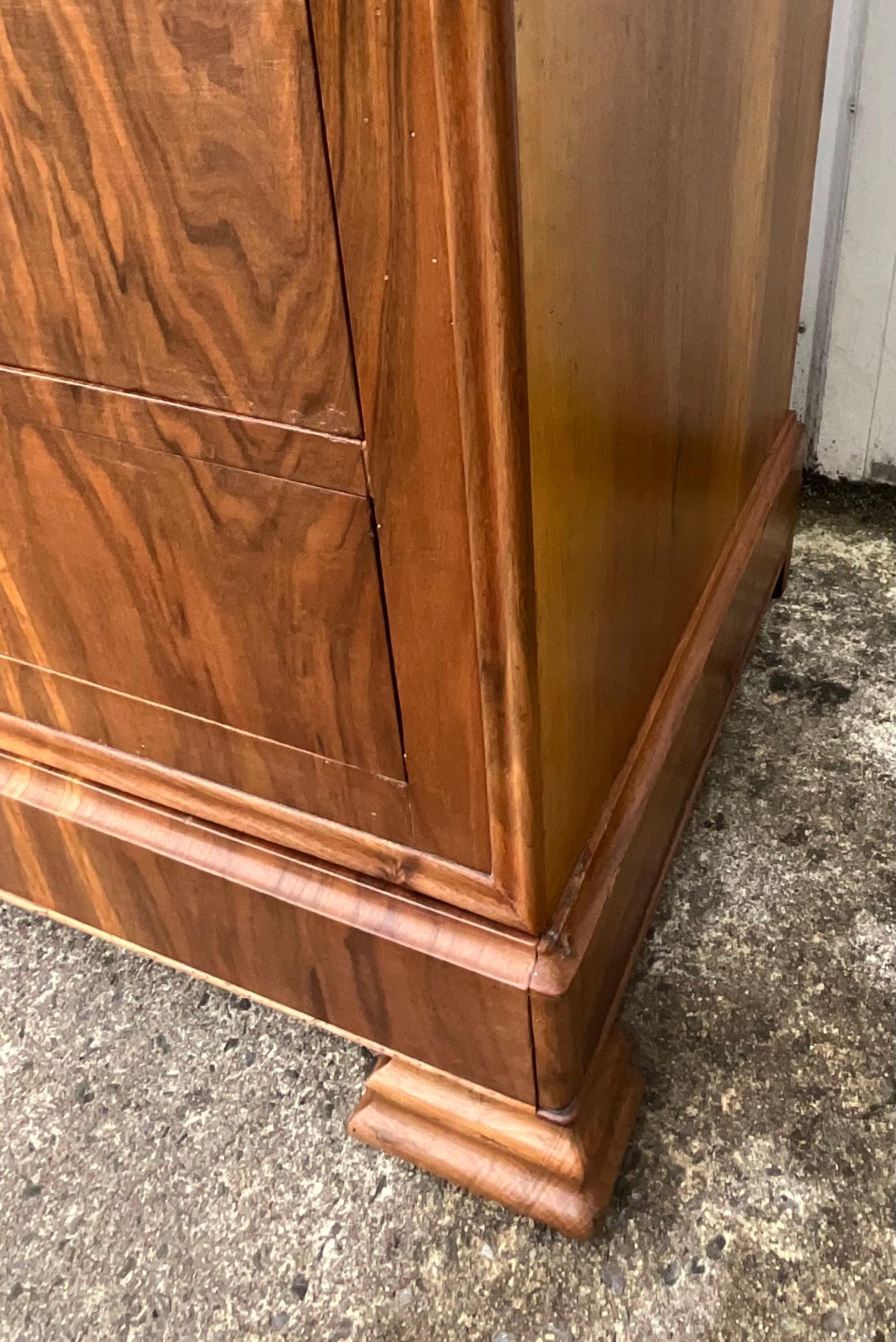Louis Philippe Chest Of Drawers, Mid 19th Century, Burl Walnut 2