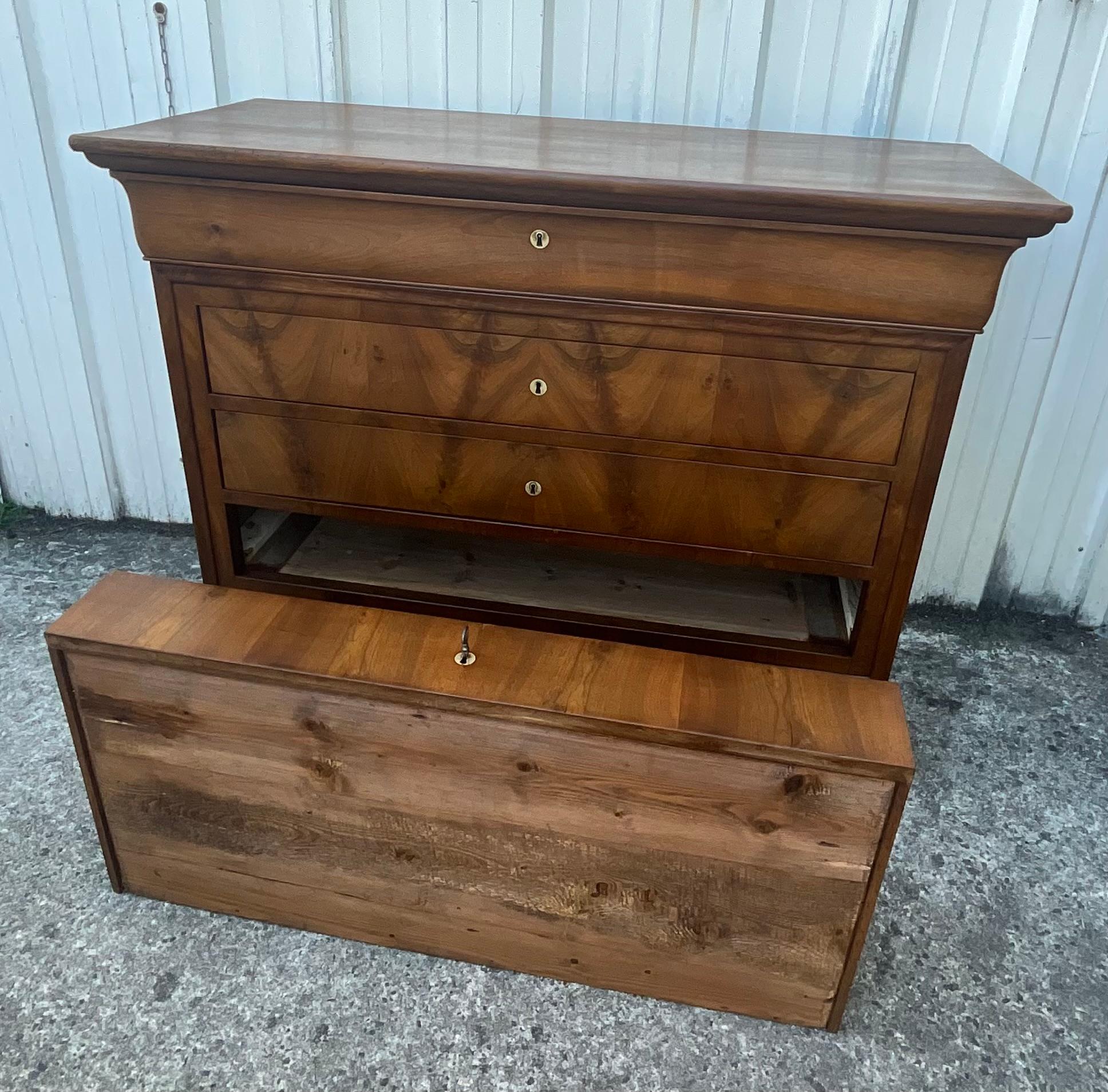 Louis Philippe Chest Of Drawers, mid 19th Century, In Burl Walnut 7