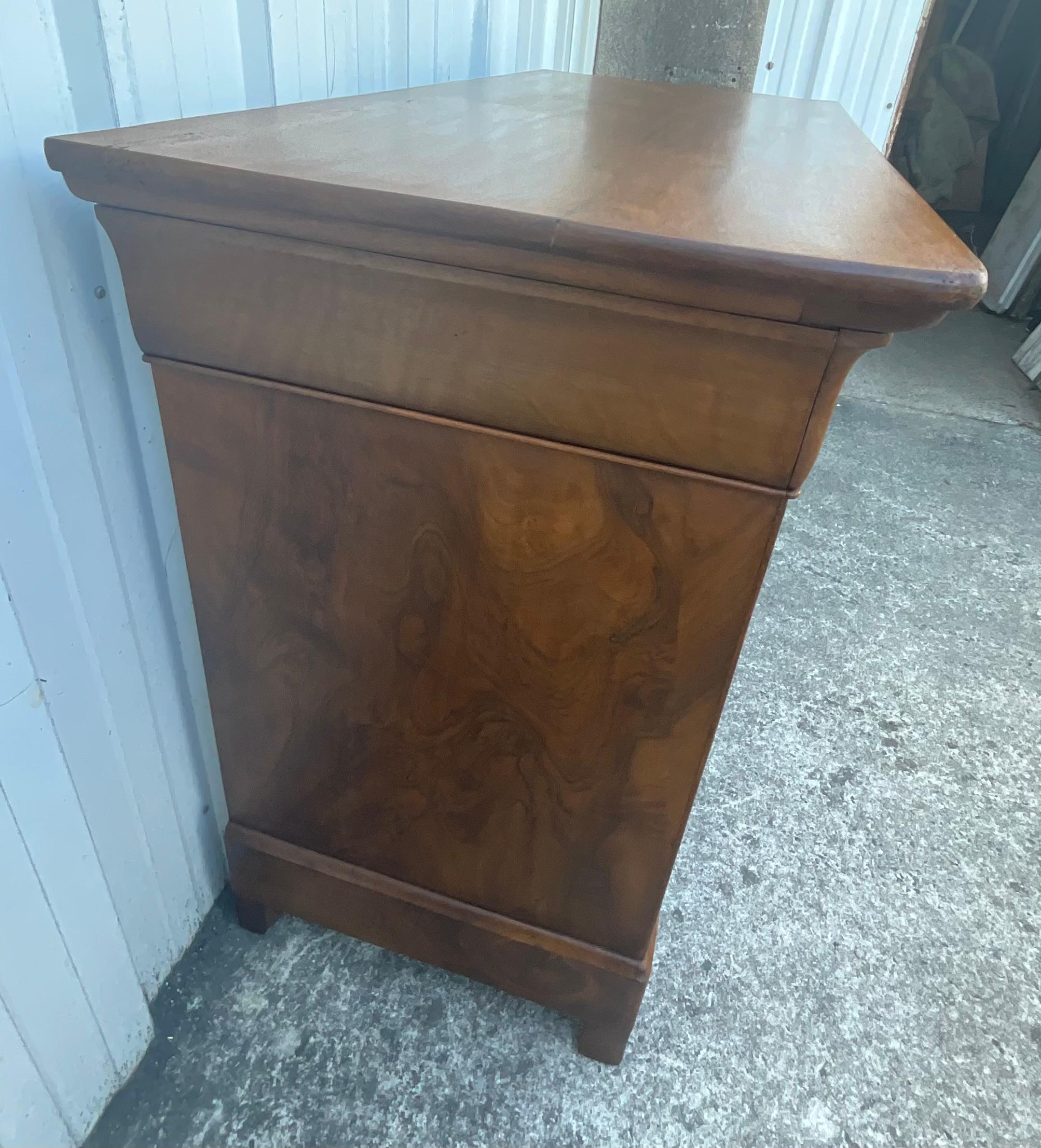 Louis Philippe Chest Of Drawers, mid 19th Century, In Burl Walnut 2
