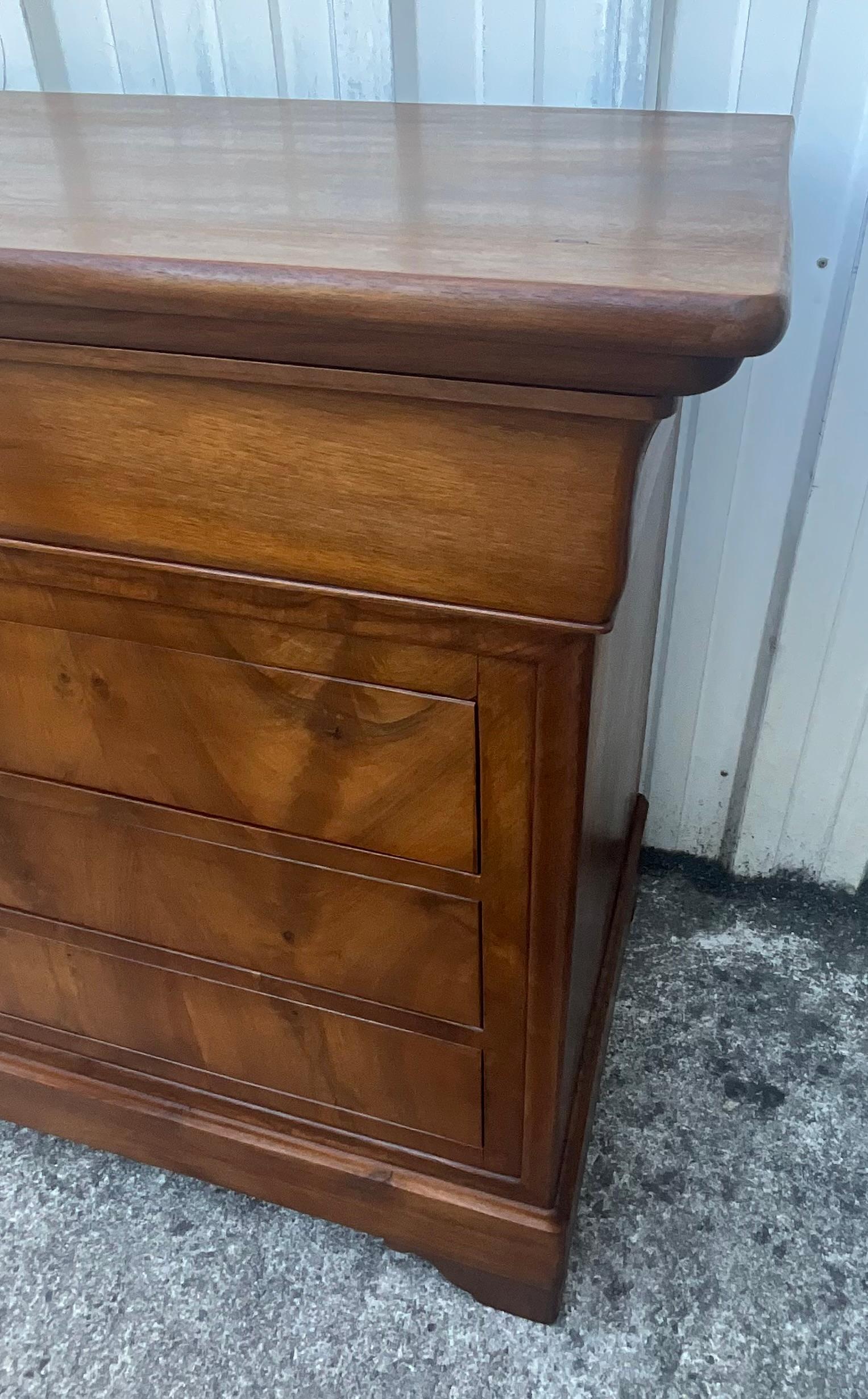 Louis Philippe Chest Of Drawers, mid 19th Century, In Burl Walnut 3