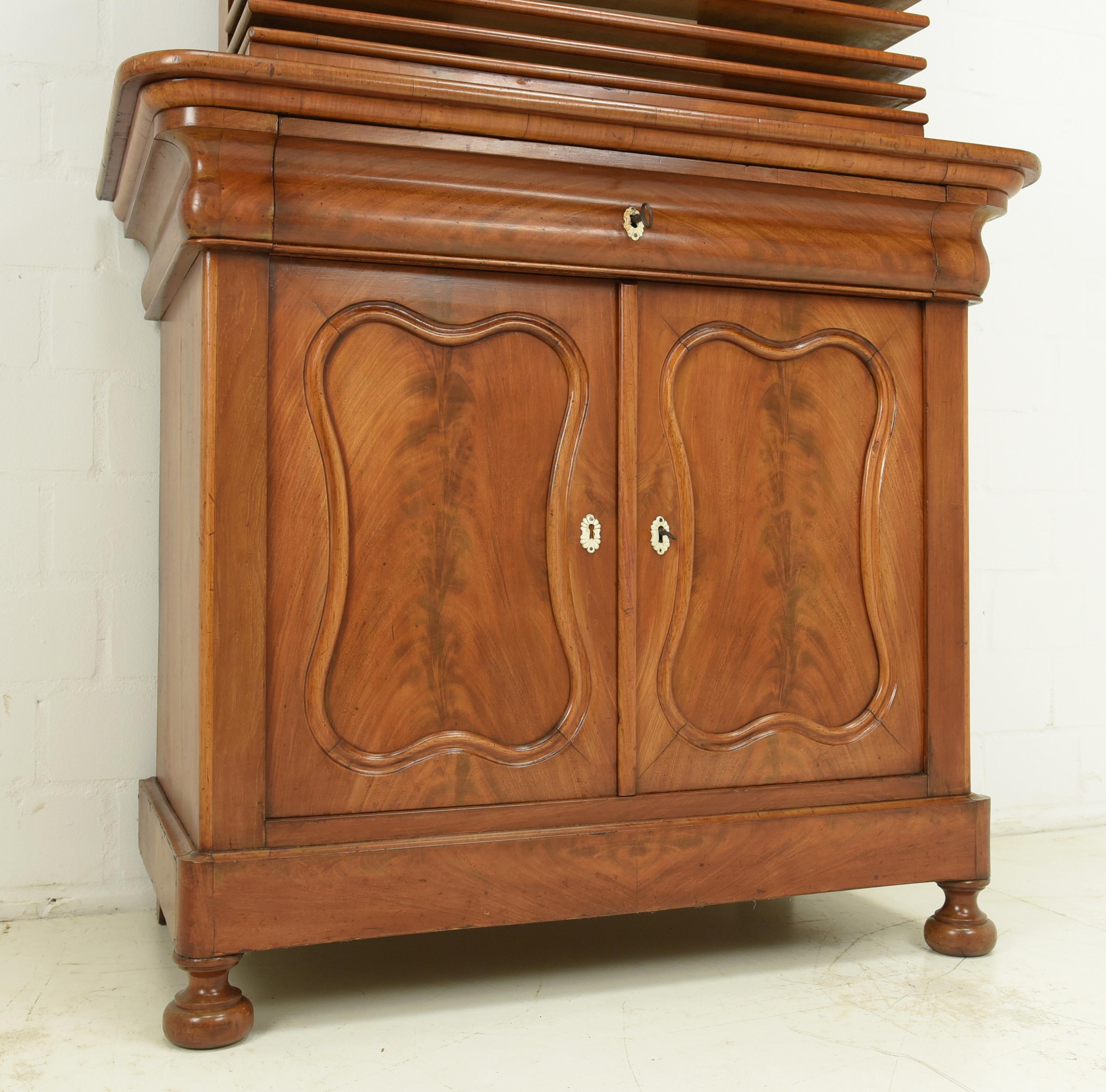 Mahogany Louis Philippe Chest of Drawers with Laundry Press / Spindle Press, 1880 For Sale