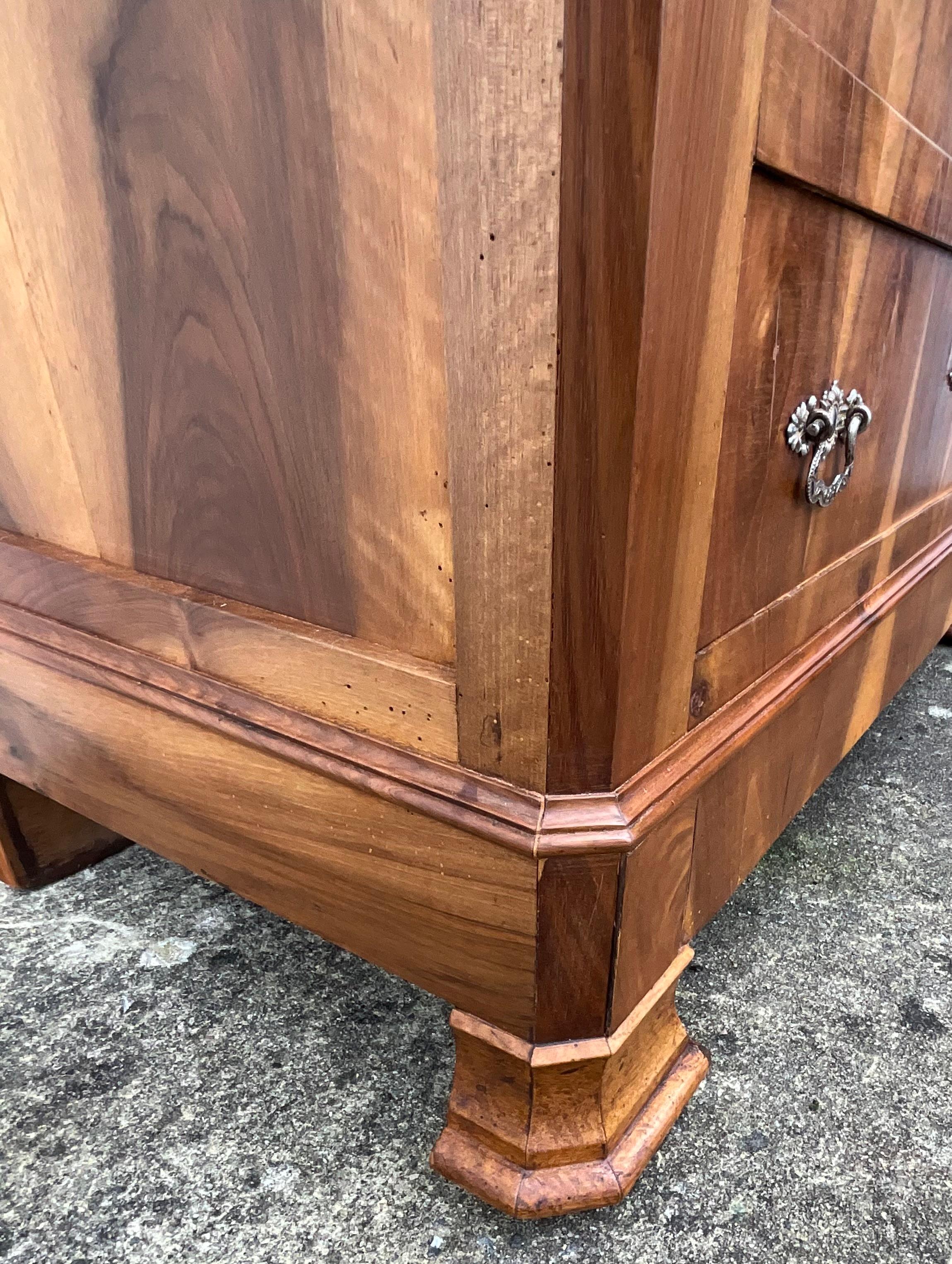 Commode Louis Philippe in radica di noce con piano in marmo di Saint-Anne, XIX secolo in vendita 4