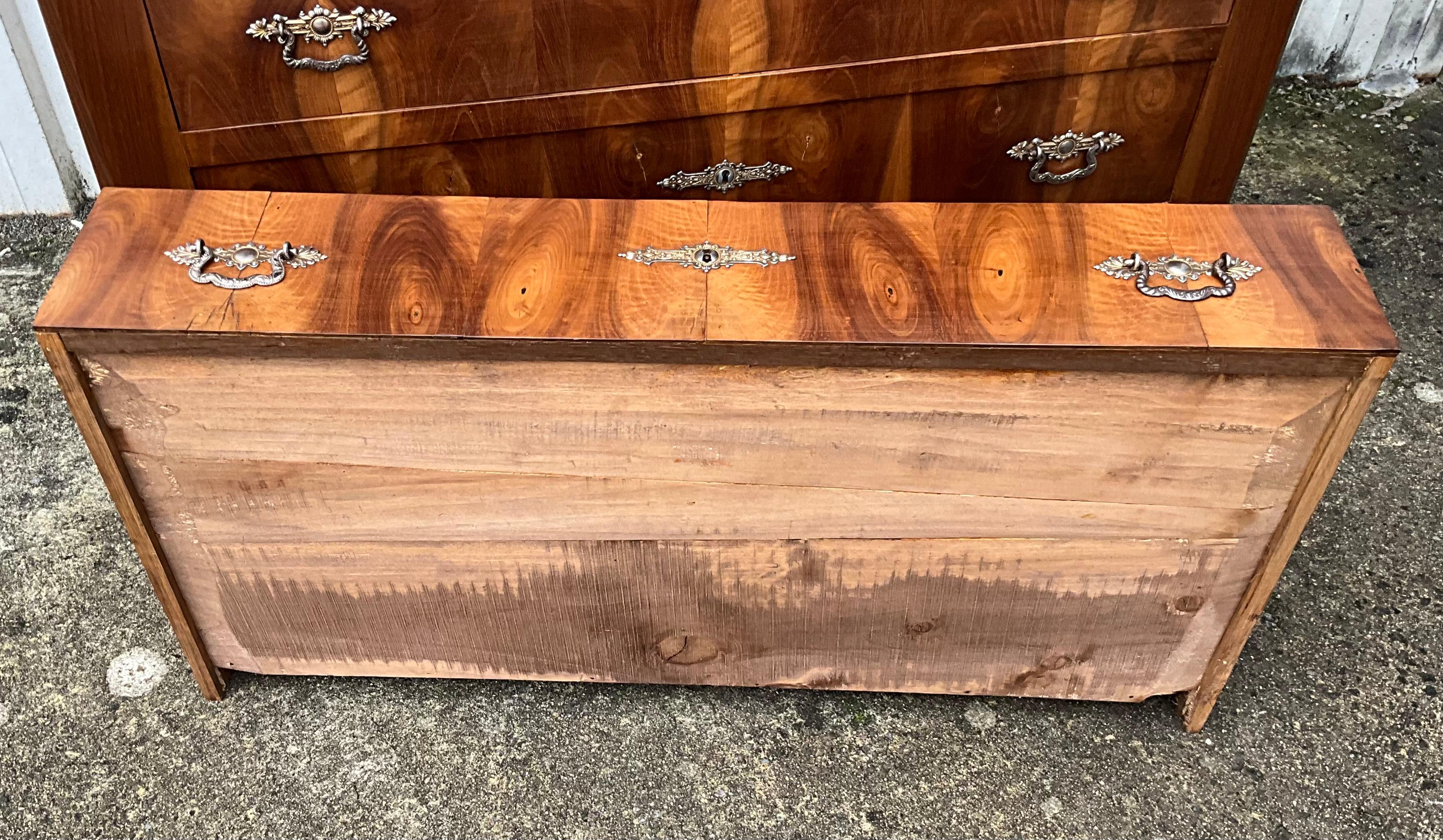Commode Louis Philippe in radica di noce con piano in marmo di Saint-Anne, XIX secolo in vendita 8
